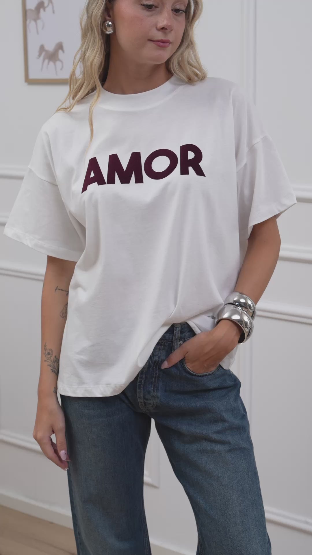Carica video: T shirt stampa Amor vino - Vicolo