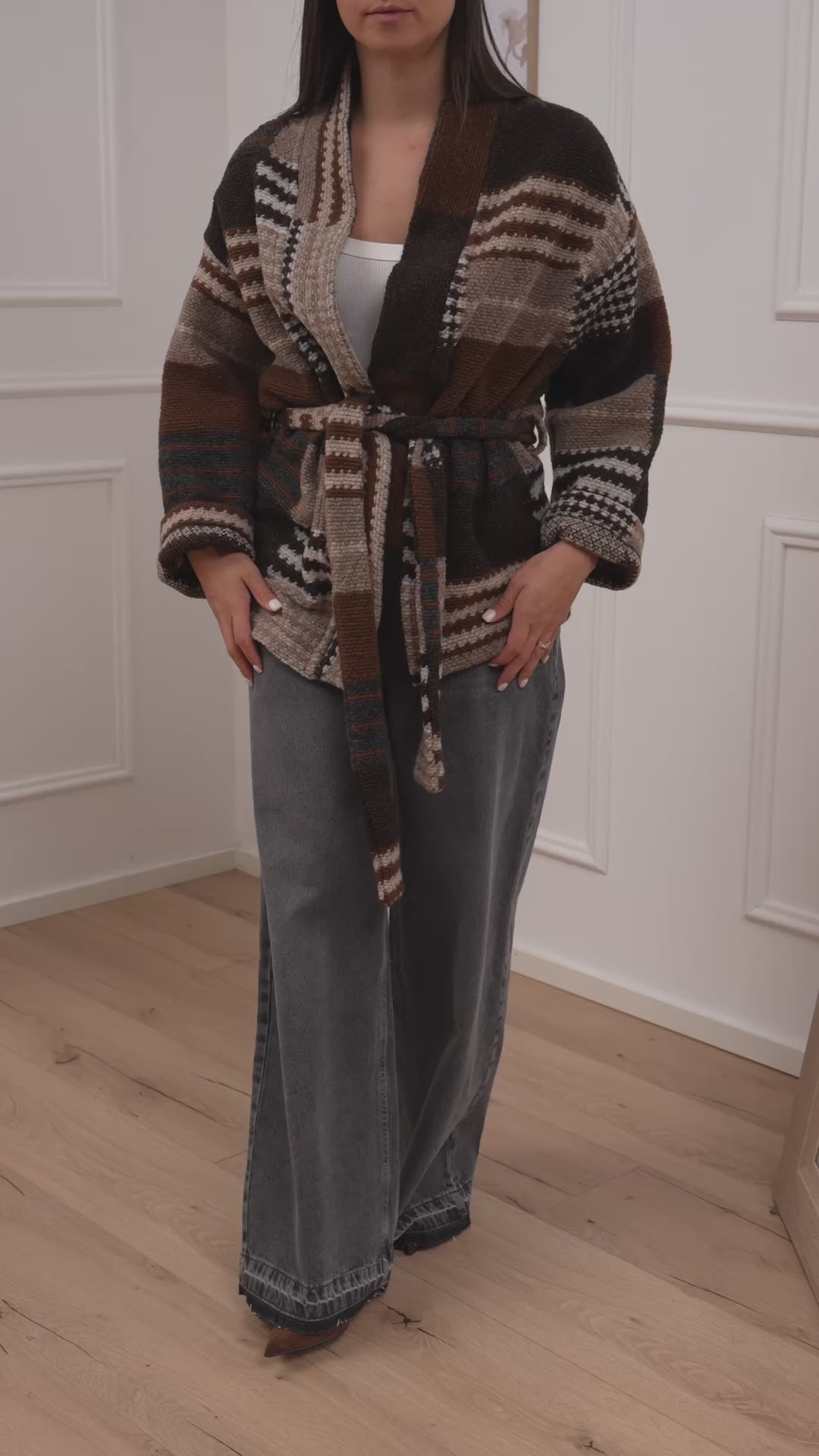 Carica video: Cardigan Sequoia con cinta - Vicolo