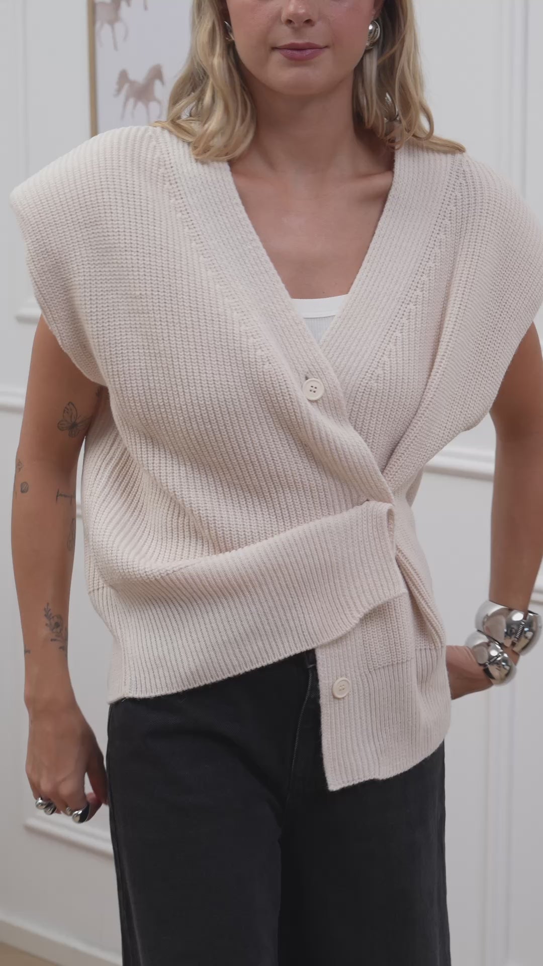 Carica video: Gilet punto pannocchia pasta con spalline - HaveOne