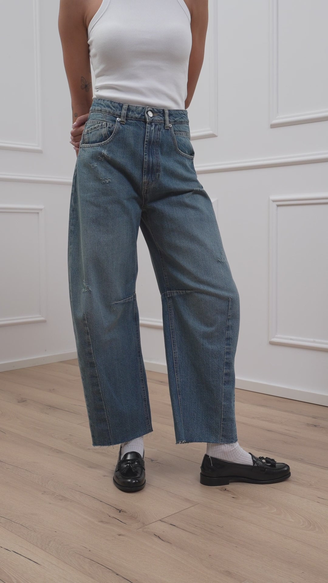 Carica video: Jeans Barbara lavaggio medio - HaveOne