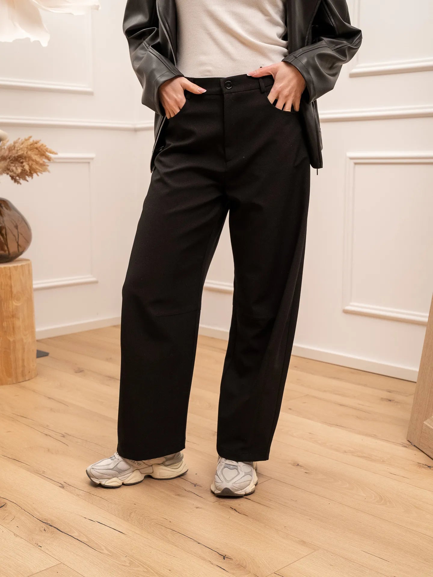 Pantaloni barrel fit neri con impunture - Vicolo