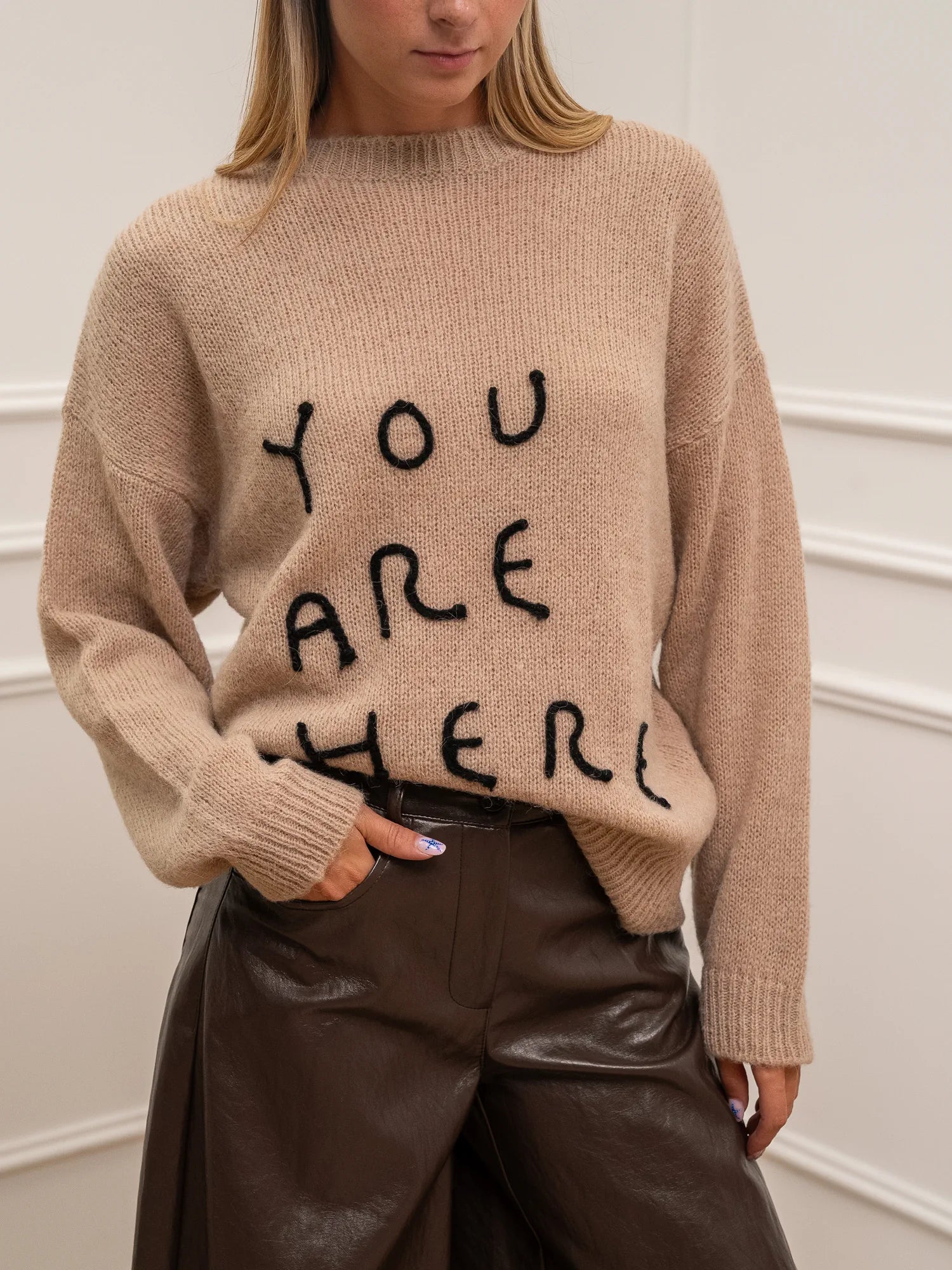 Maglia mastice ricamo You are here nero - Kontatto