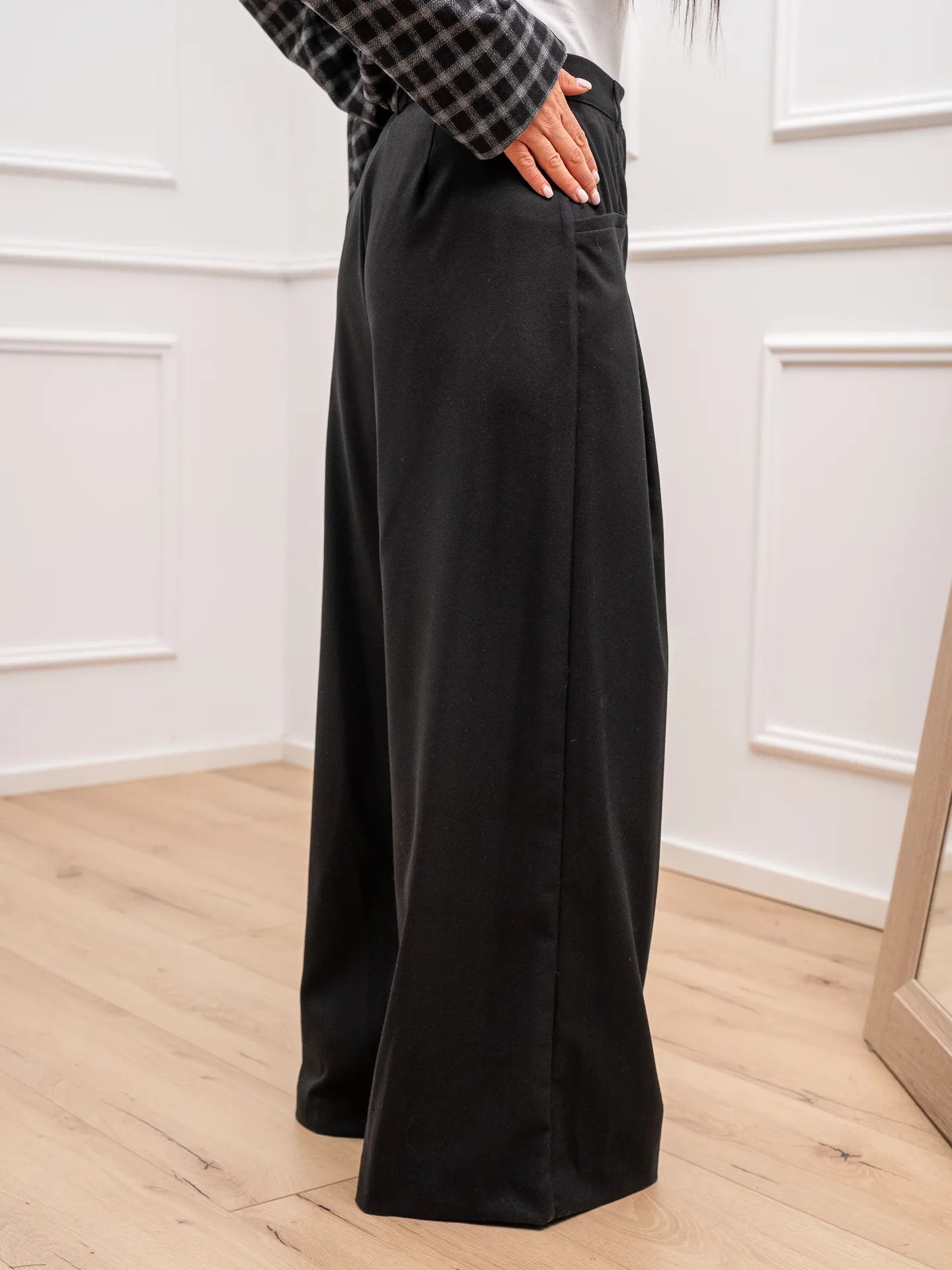 Pantaloni neri Glenda con pinces piatte - Vicolo