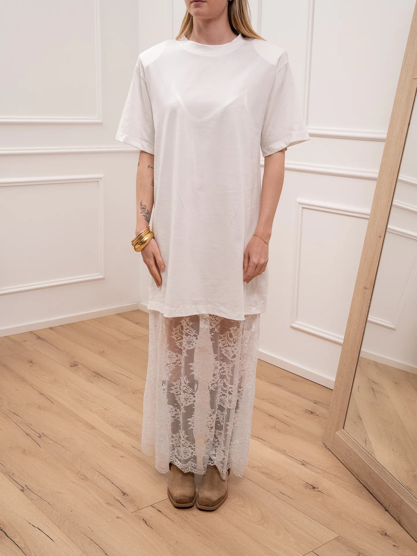 Vestito in pizzo con t shirt bianco - HaveOne