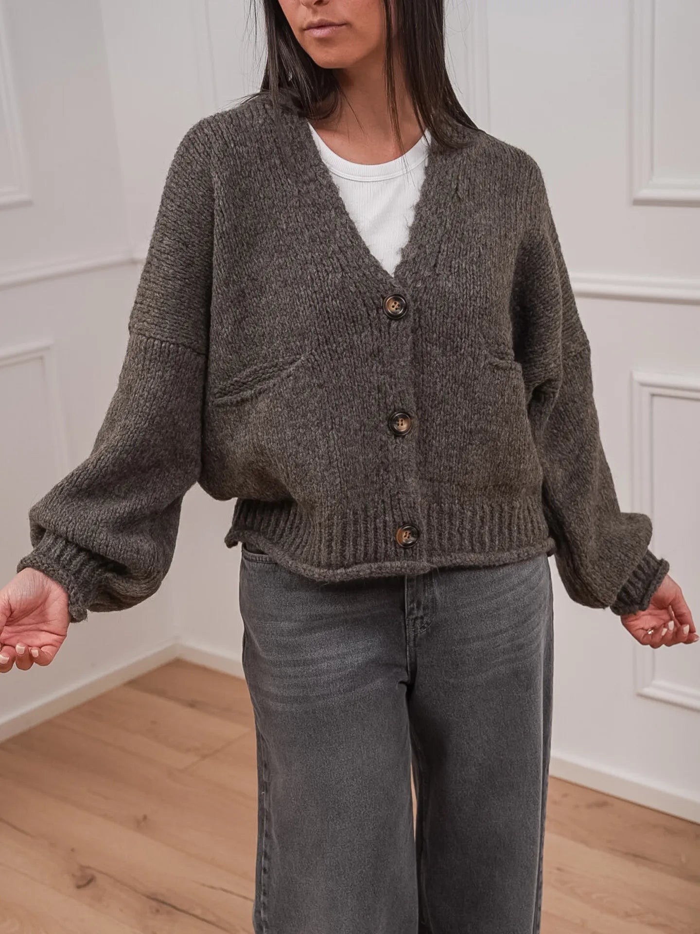 Cardigan fango a tre bottoni con taschine - HaveOne