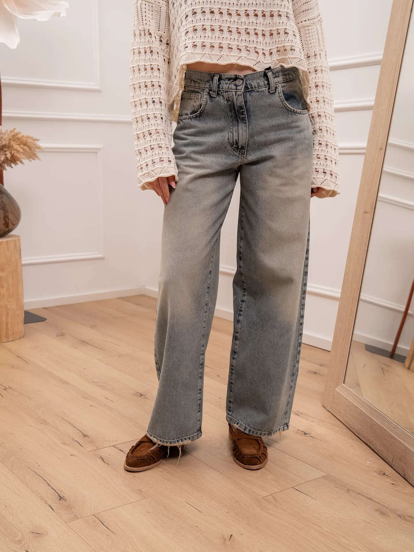 Jeans Bella in denim sabbiato con rotture sul fondo - HaveOne