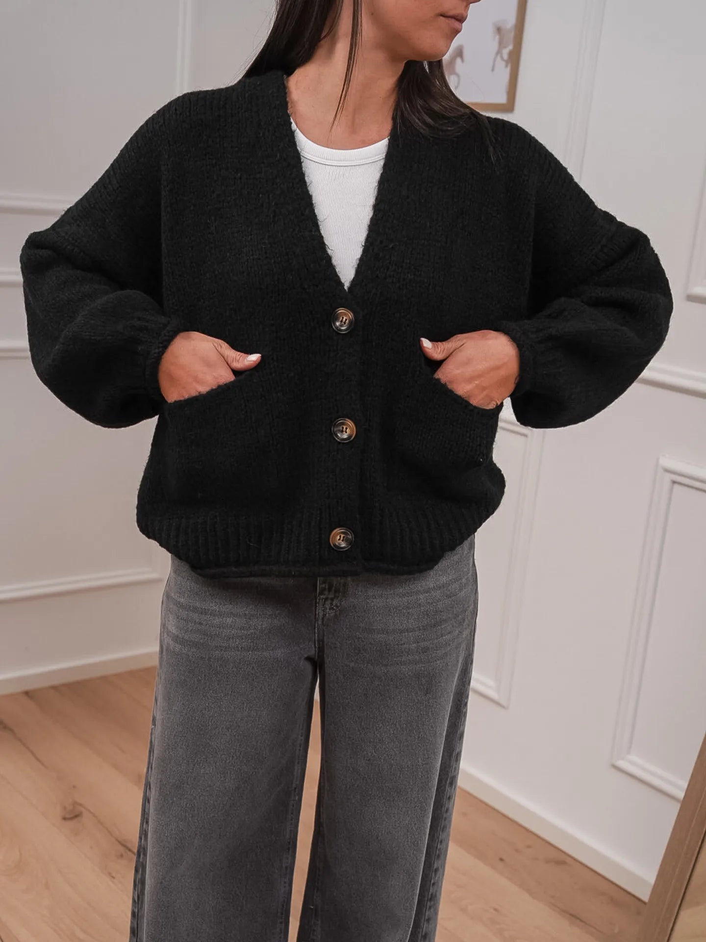 Cardigan nero a tre bottoni con taschine - HaveOne