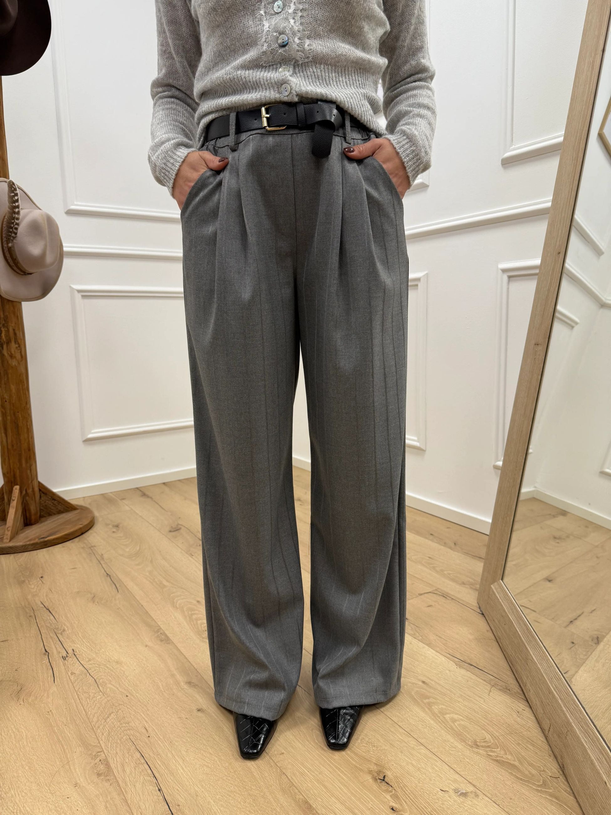 Pantaloni grigi gessati tono su tono con cintura - HaveOne