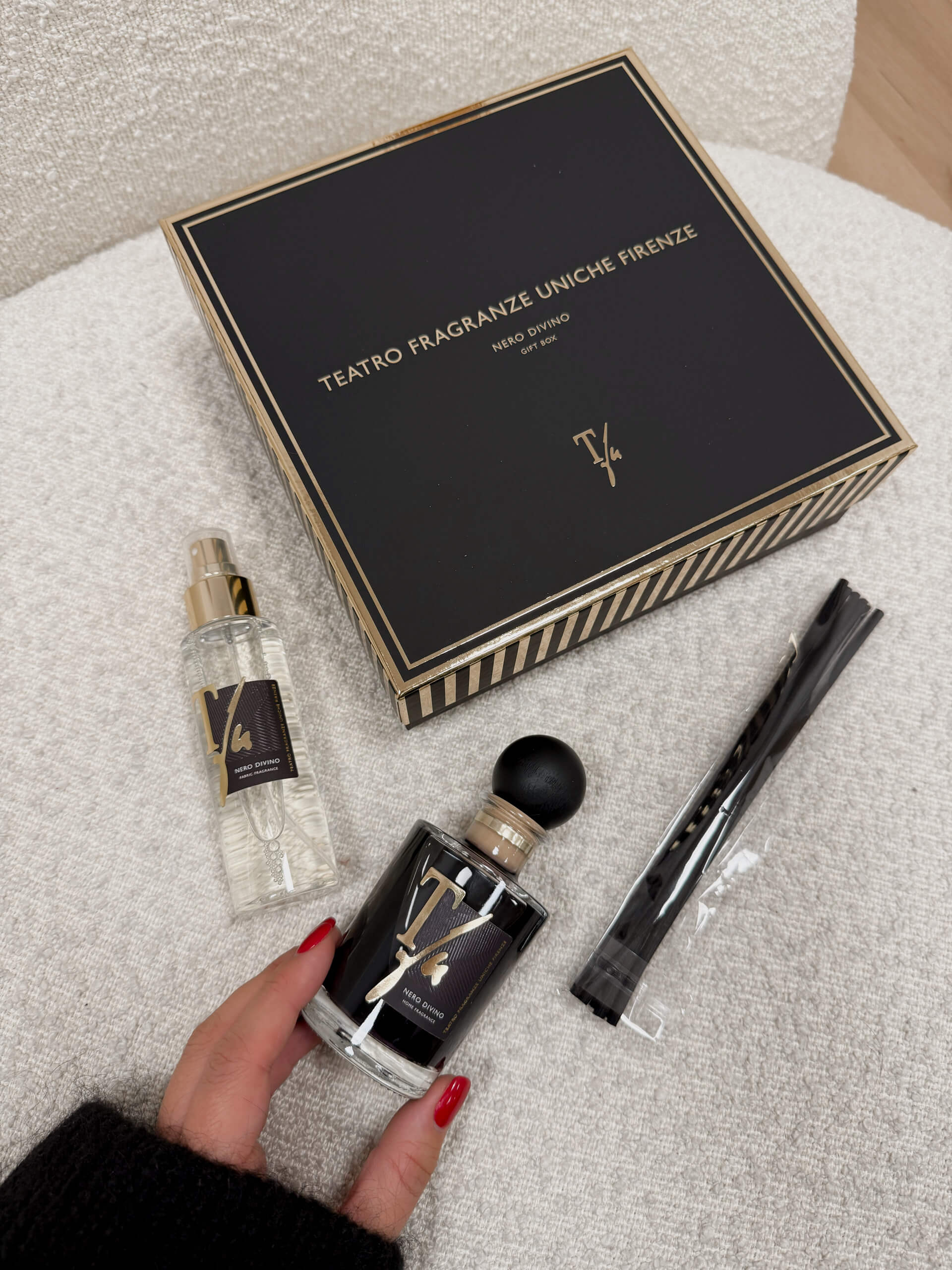Confezione regalo Nero Divino 100ml + spray tessuti 100ml - Teatro Fragranze Uniche
