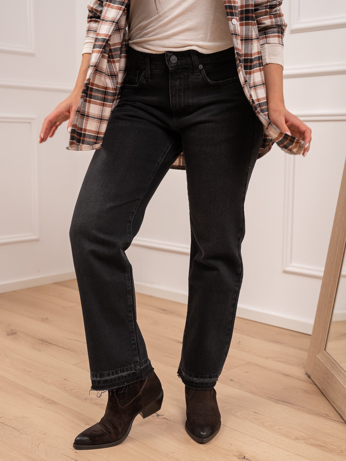 Jeans Zeke nero taglio vivo sul fondo - Vicolo