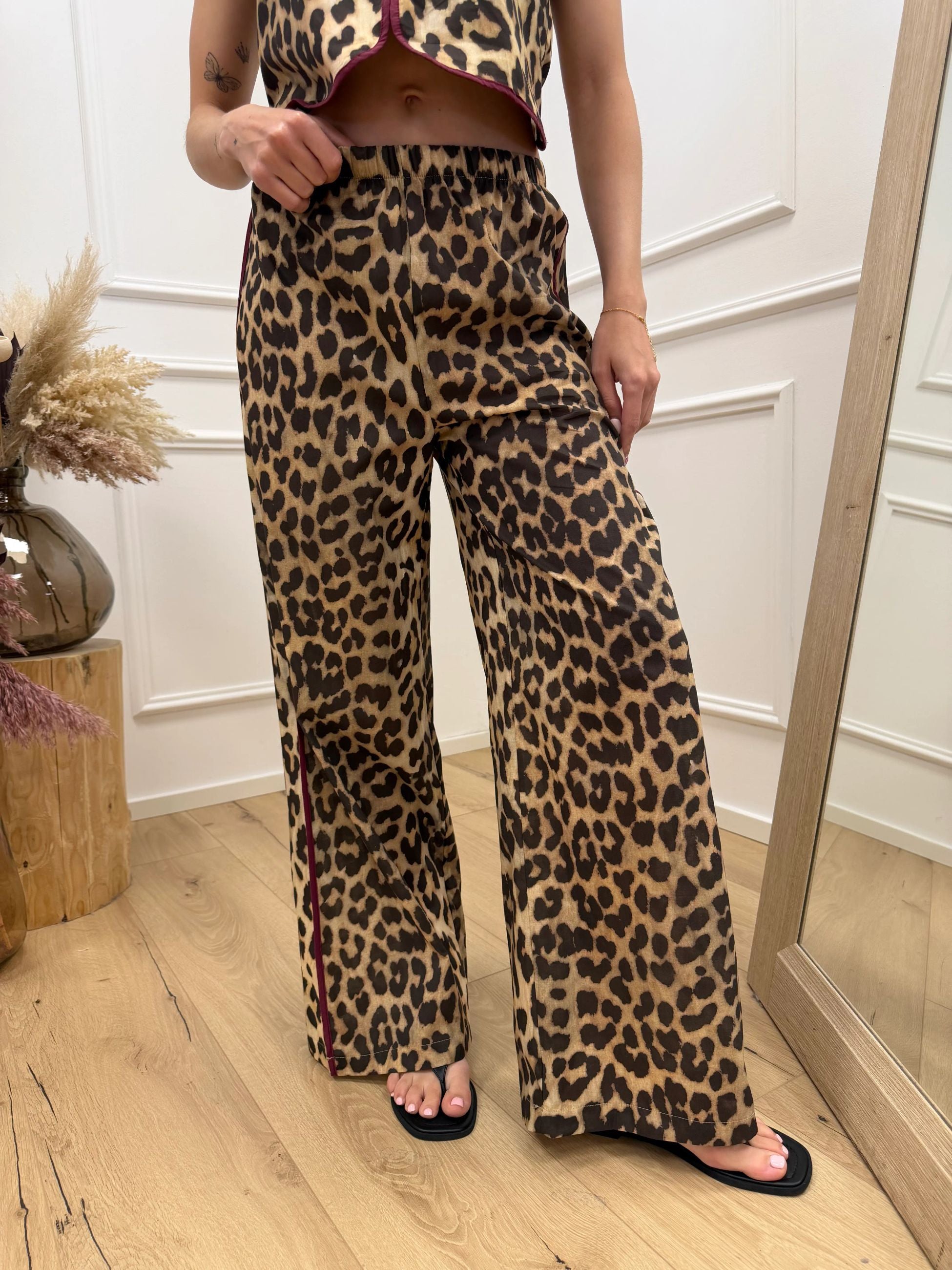 Pantaloni maku con piping bordeaux - HaveOne