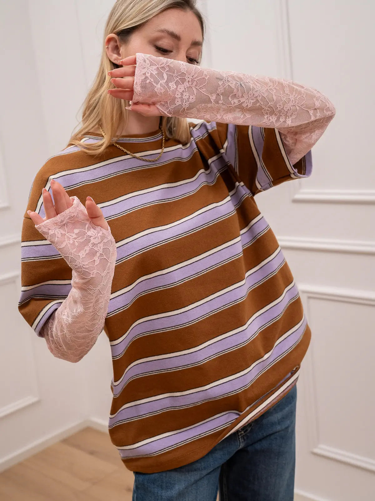 Tshirt righe tabacco e lilla manicotto in pizzo - Vicolo