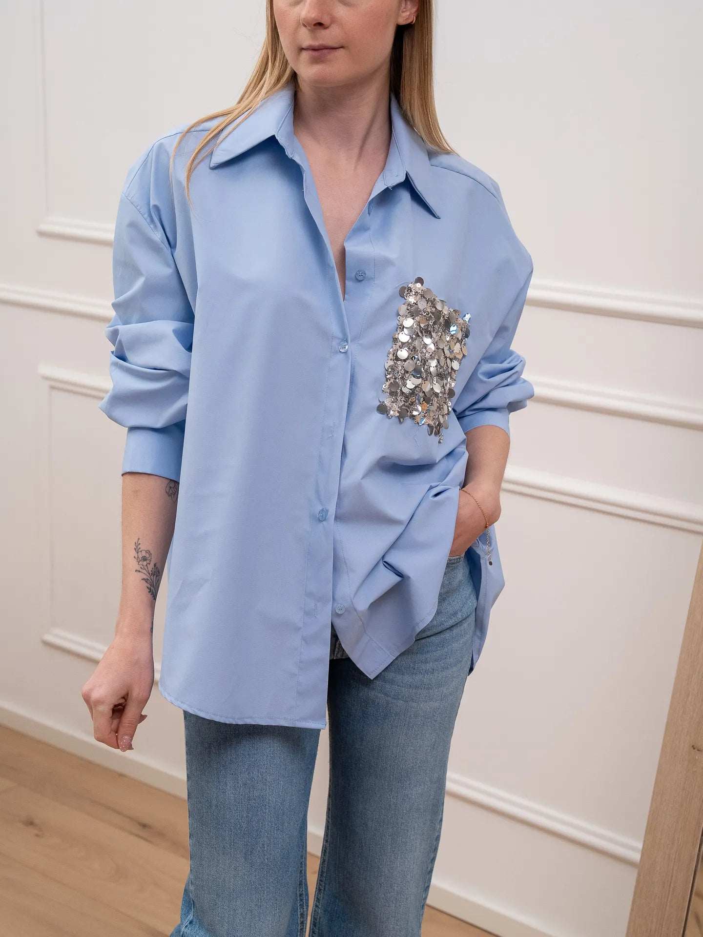 Camicia celeste over tasca paillettes - Tensione In