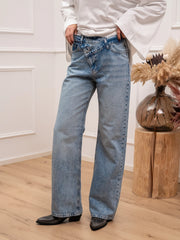 Jeans Miki abbottonatura asimmetrica - Kontatto