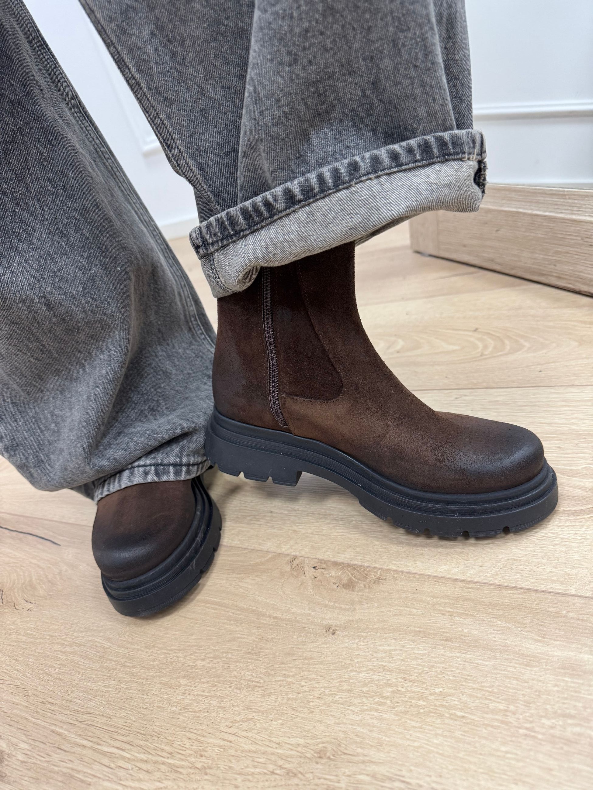 Stivaletto Chelsea in crosta moro - Divine Follie