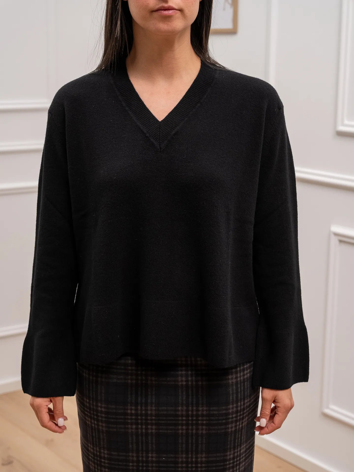 Maglia scollo a v nera 100% lana - HaveOne