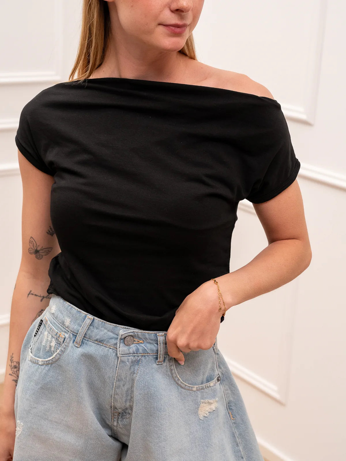Maglia scollo a barca nera - HaveOne