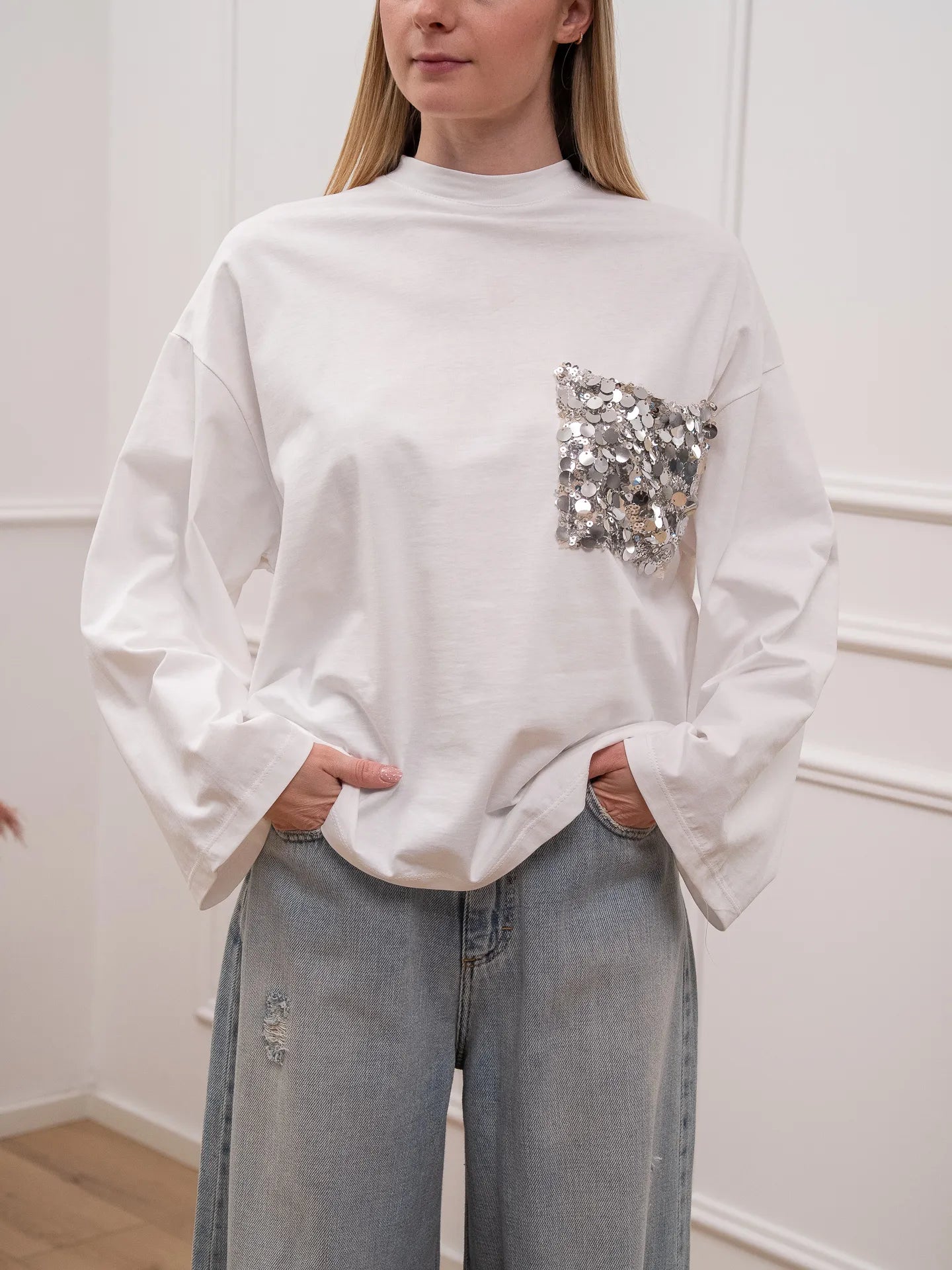 T shirt manica lunga panna con tasca paillettes - Tensione In