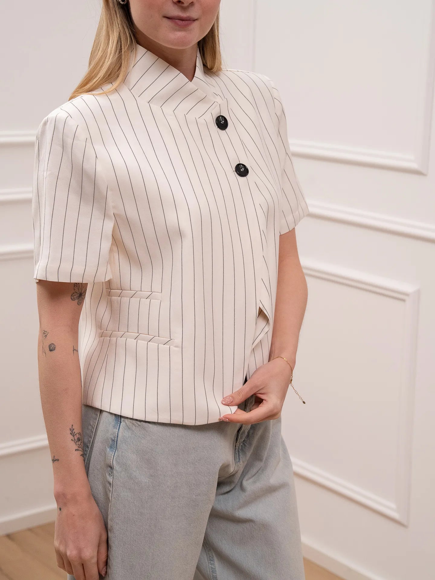 Giacca Iris crop rigata burro con doppio bottone - HaveOne