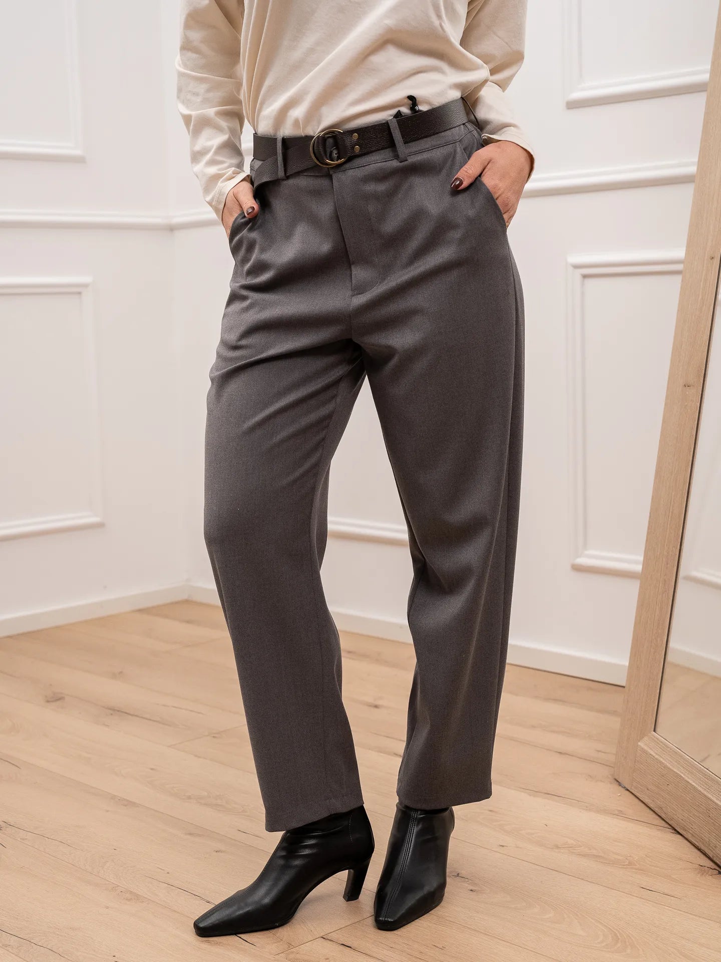 Pantaloni basic grigio a sigaretta con cintura - HaveOne
