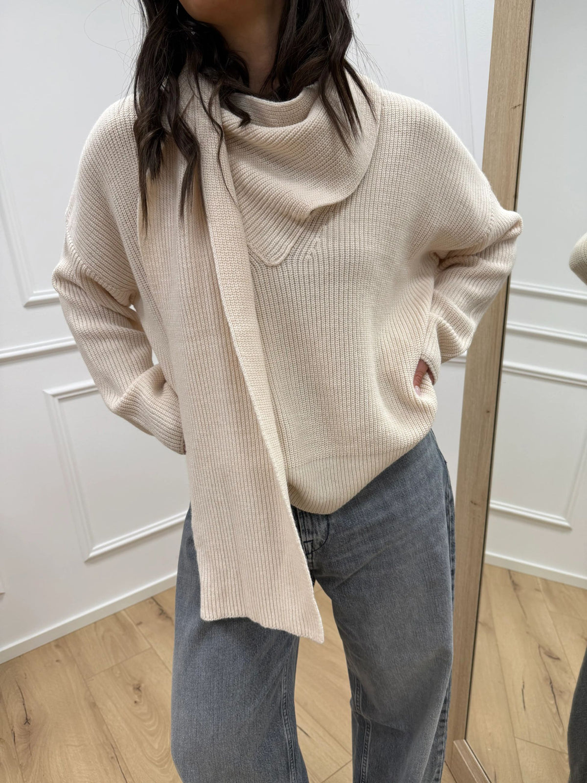Maglia scollo a v pasta con sciarpa - HaveOne