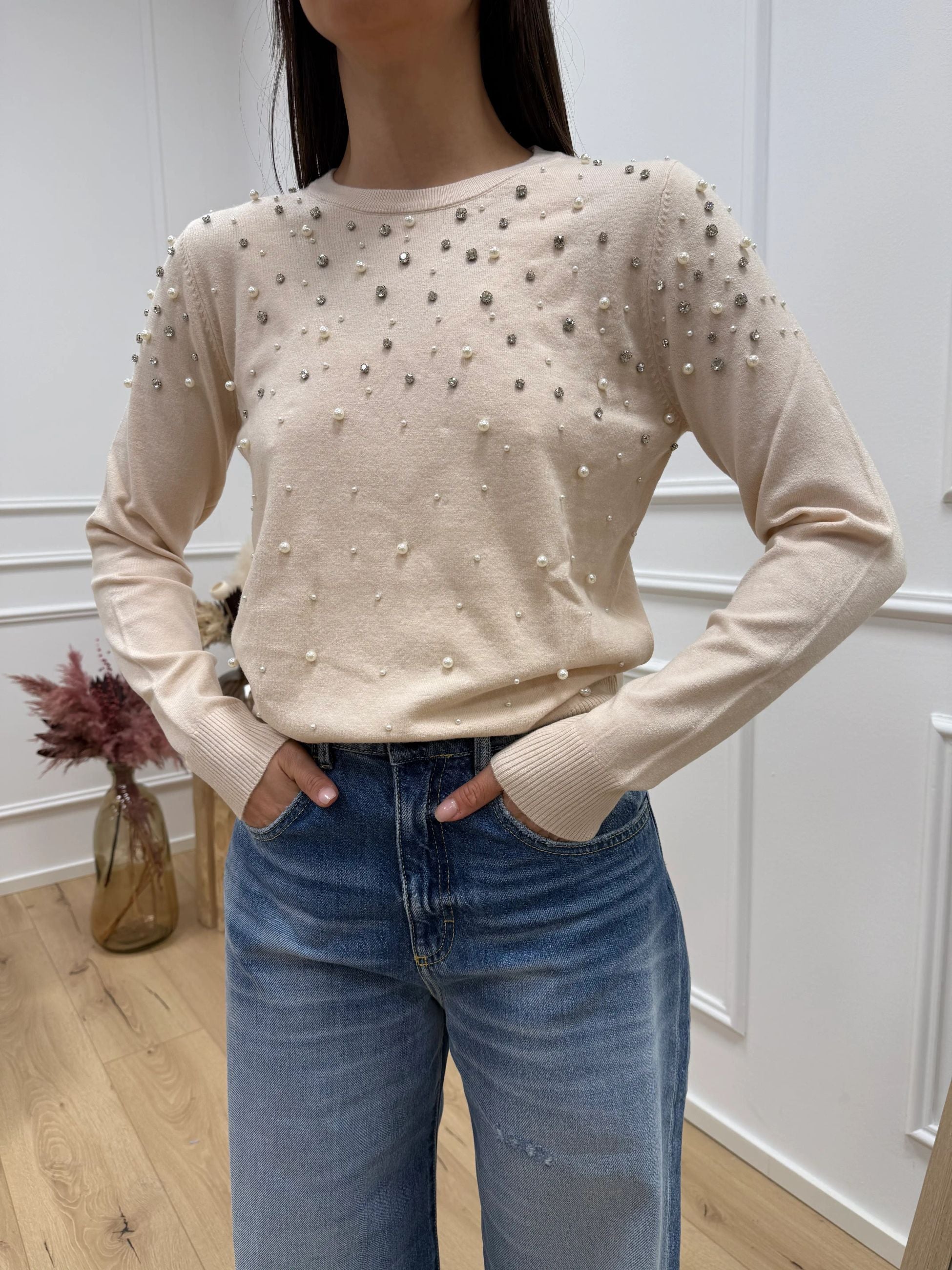 Maglia girocollo panna con perle e strass - You Decide