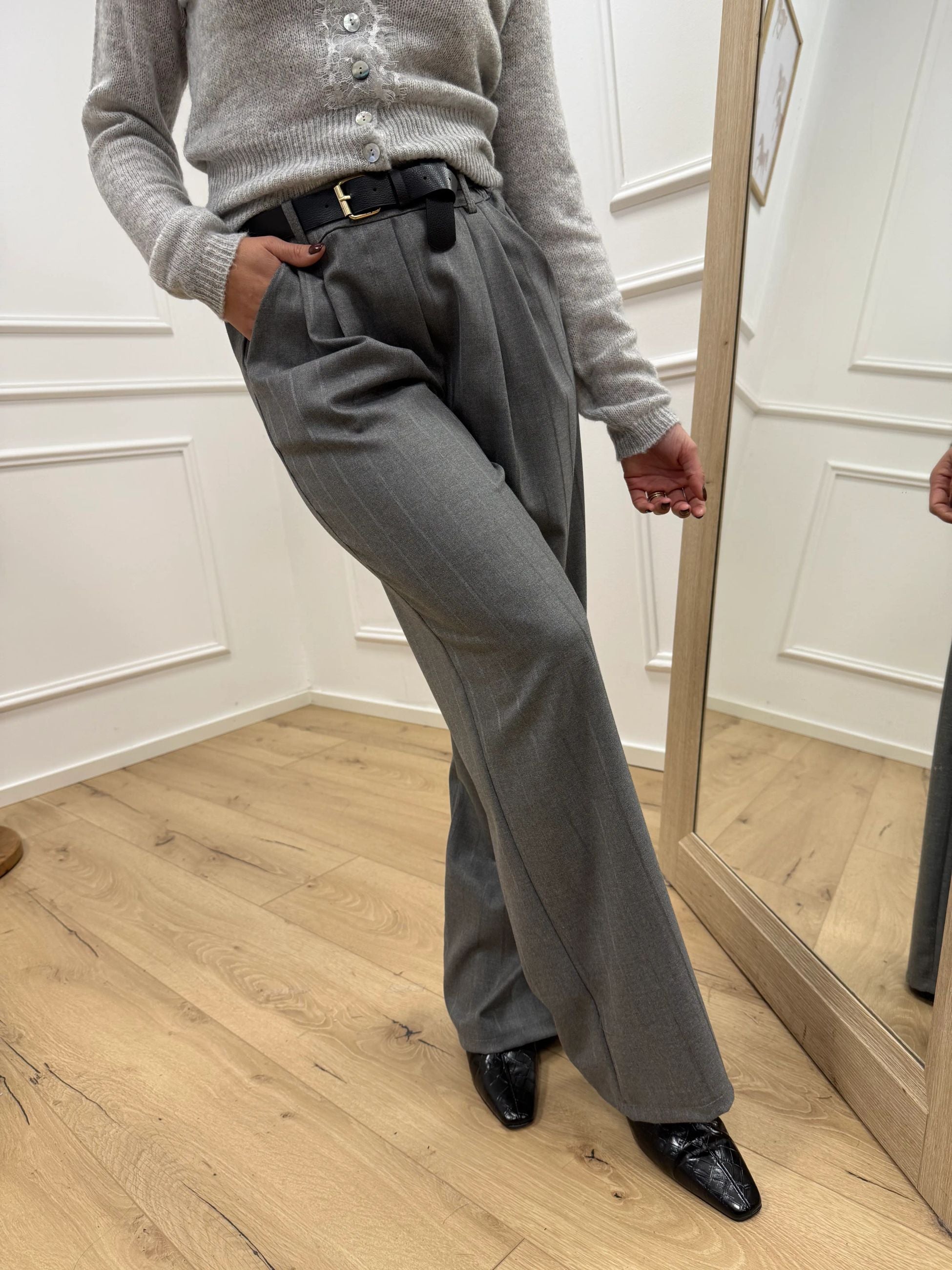 Pantaloni grigi gessati tono su tono con cintura - HaveOne