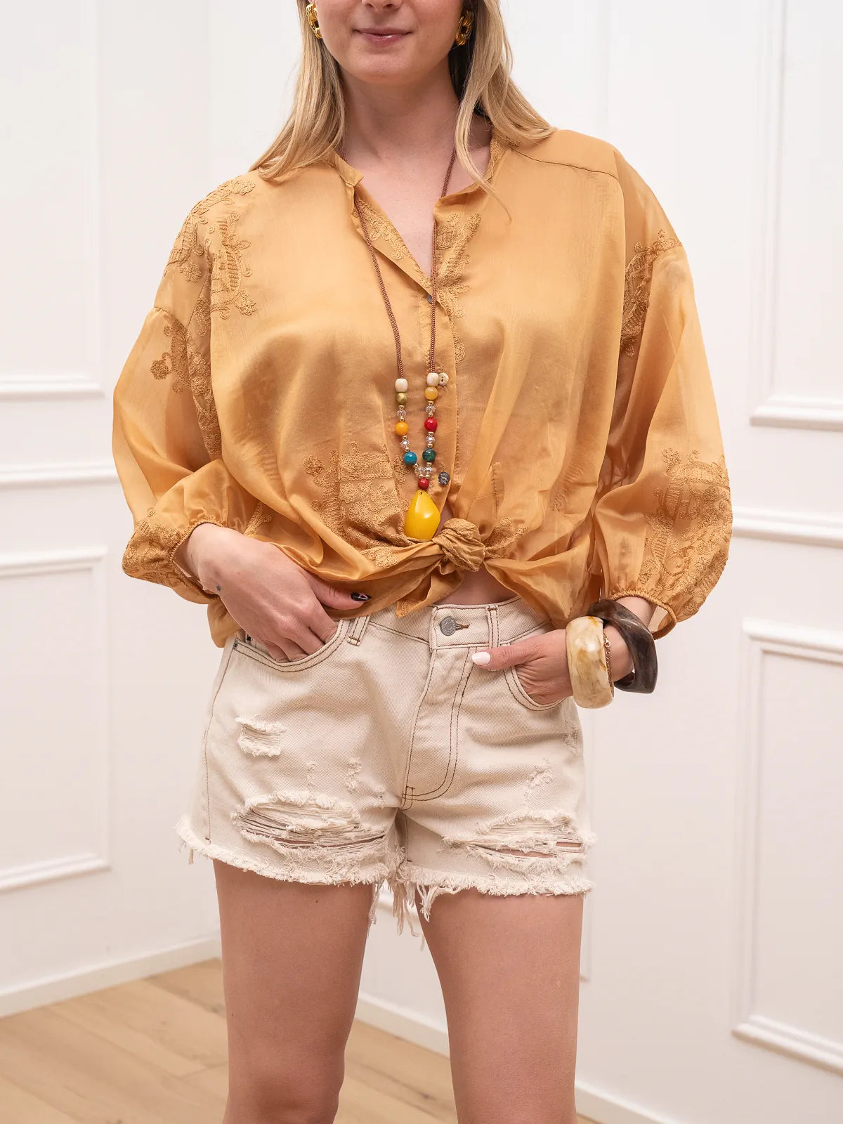 Camicia in lyocell terra con ricami e collana con pietre - HaveOne