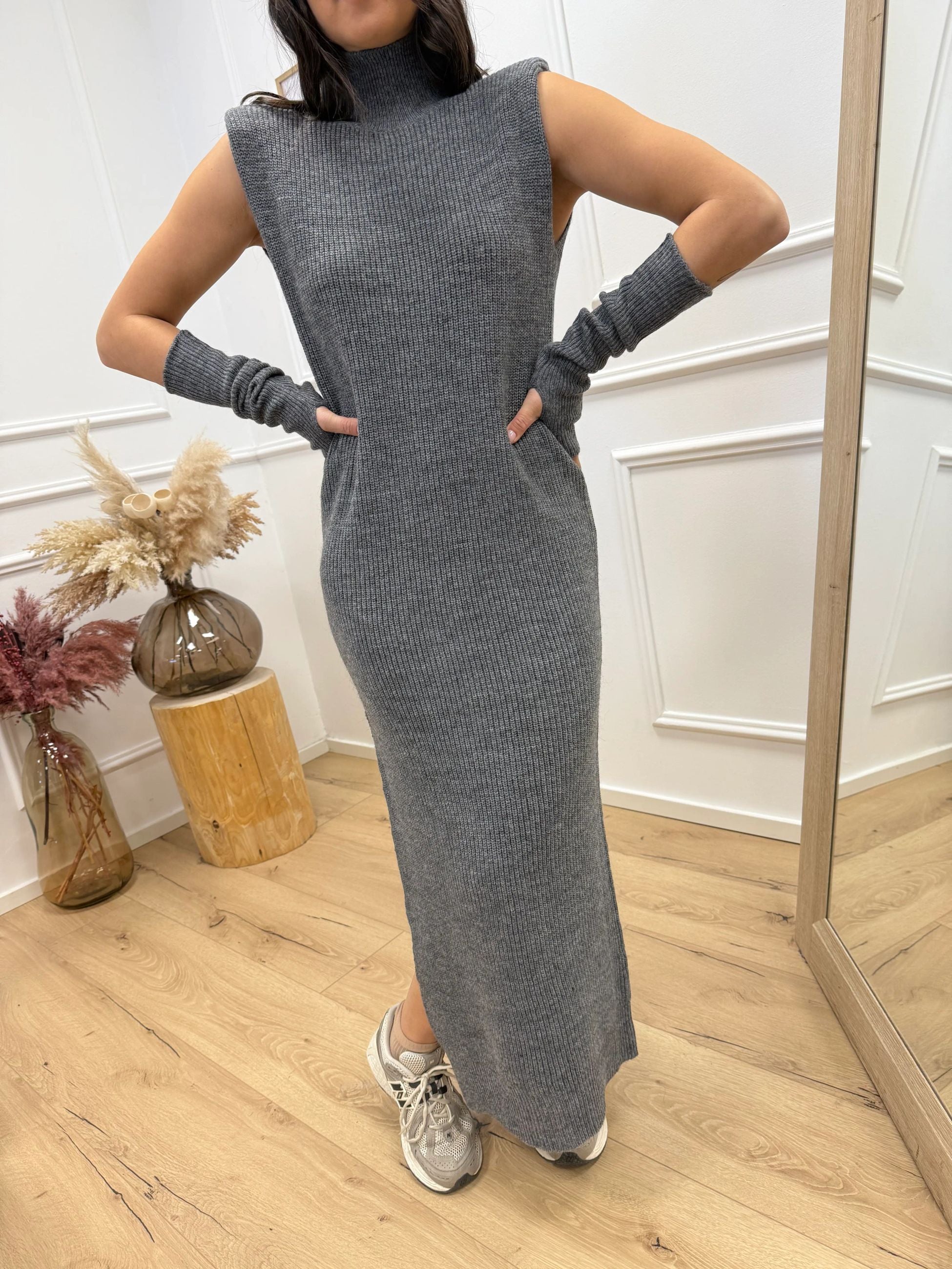 Vestito grigio a coste con manicotti - Kontatto