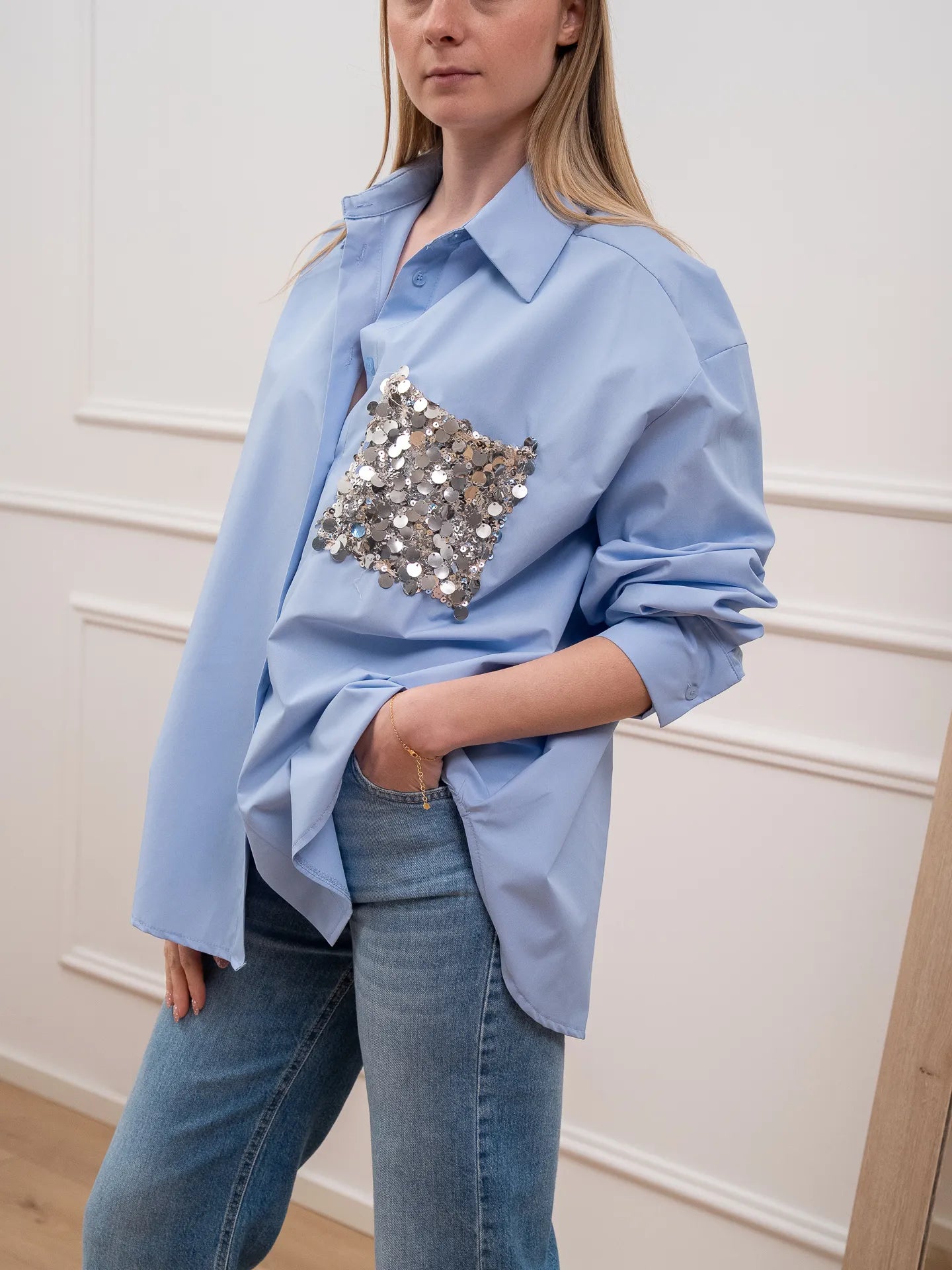 Camicia celeste over tasca paillettes - Tensione In