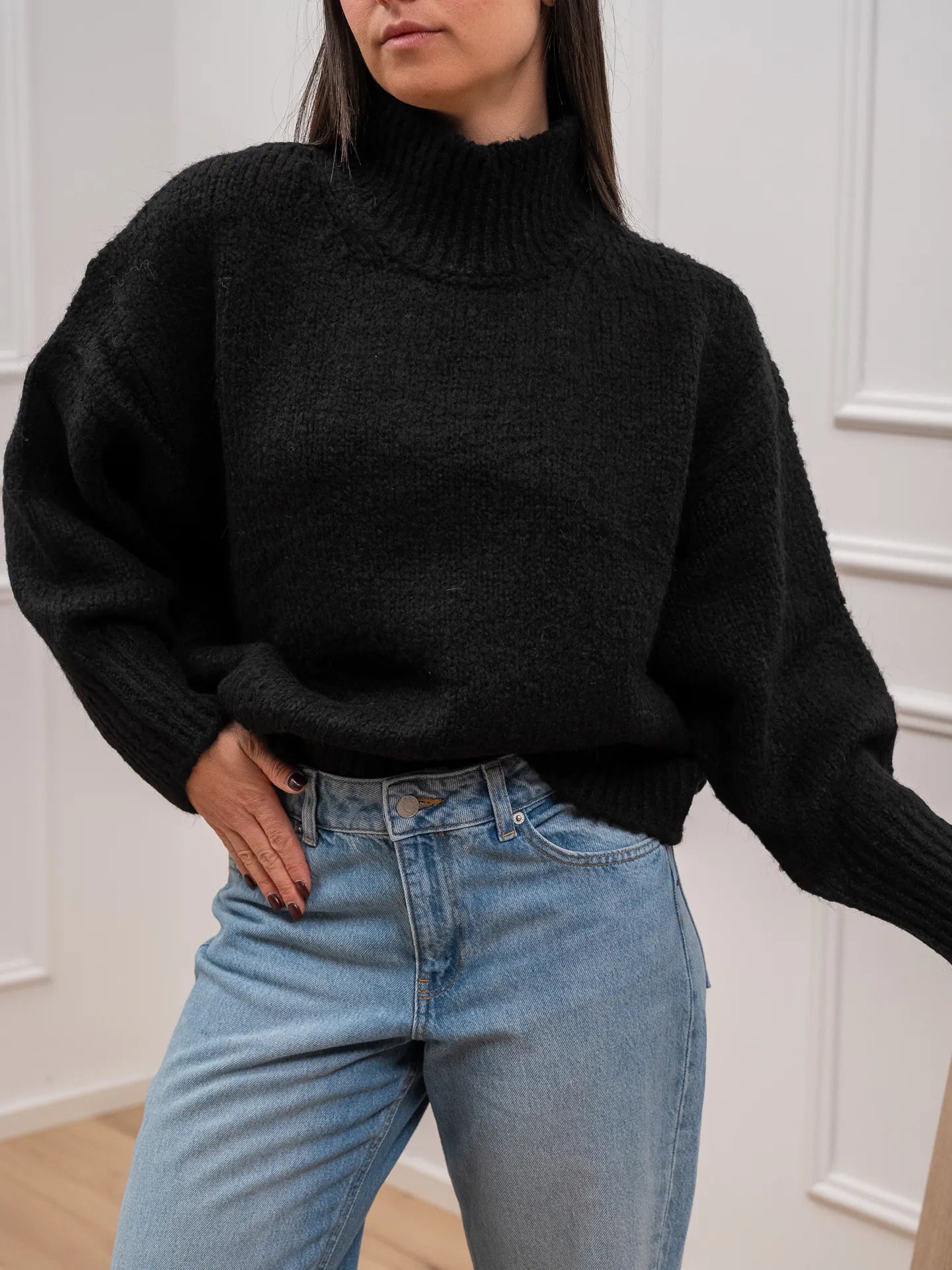 Maglia nera collo a cratere - Vicolo