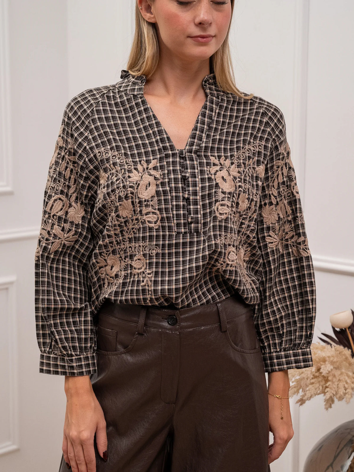 Blusa Angelica check con ricami biscotto - Vicolo