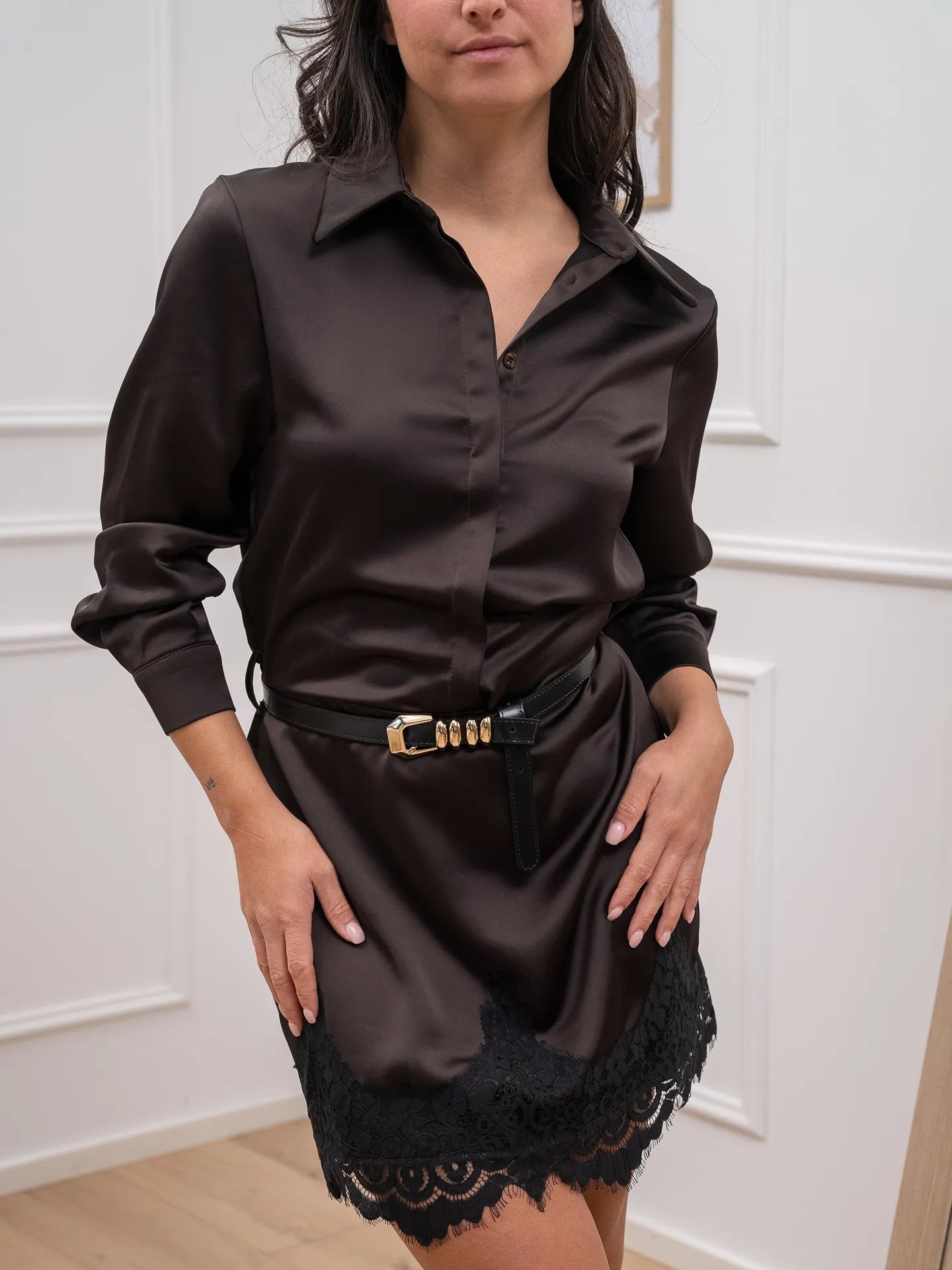 Vestito in satin moro con pizzo nero sul fondo - HaveOne
