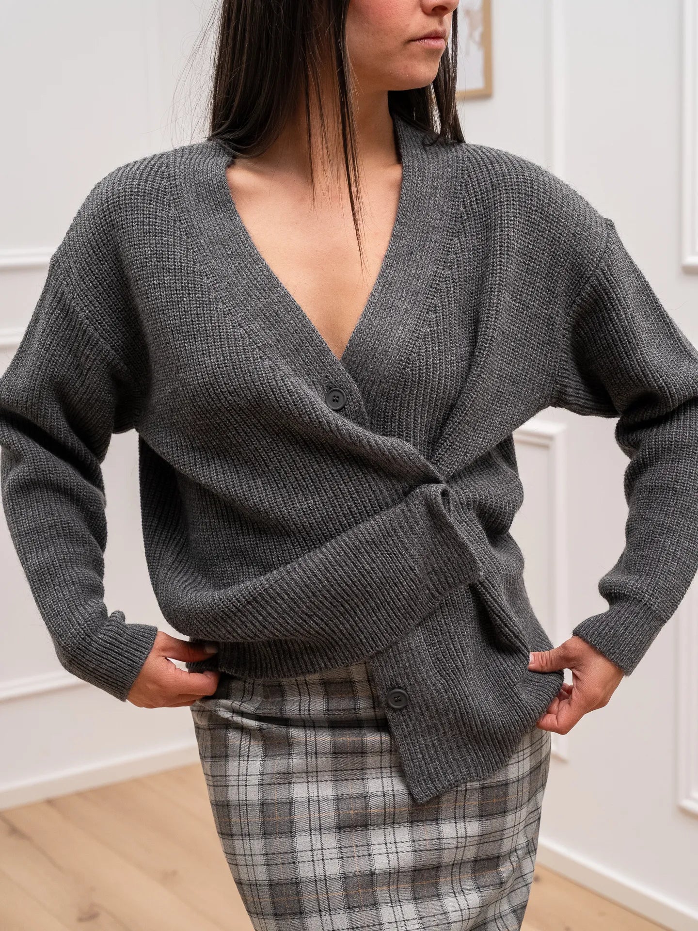 Cardigan punto pannocchia antracite con bottone laterale - HaveOne