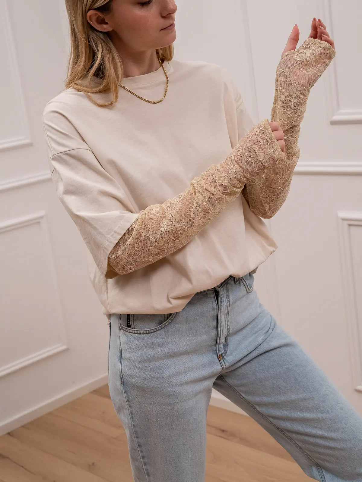 T shirt avorio con manicotto in pizzo - Vicolo