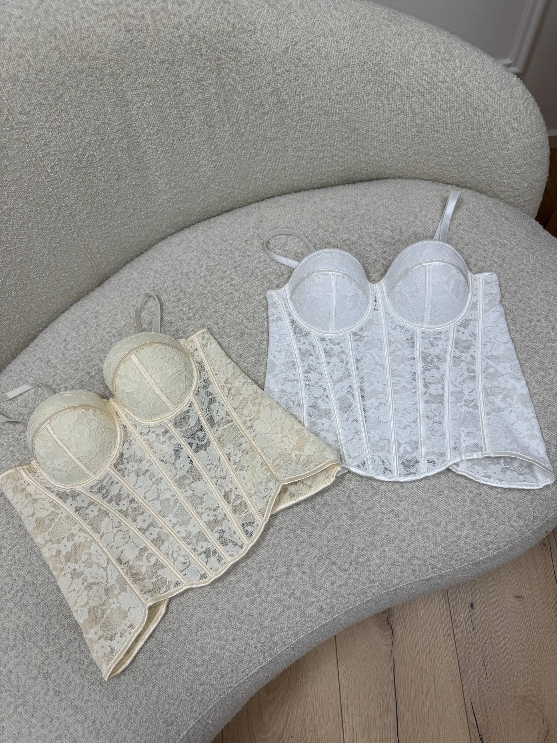 Corsetto in pizzo bianco con stecche - HaveOne