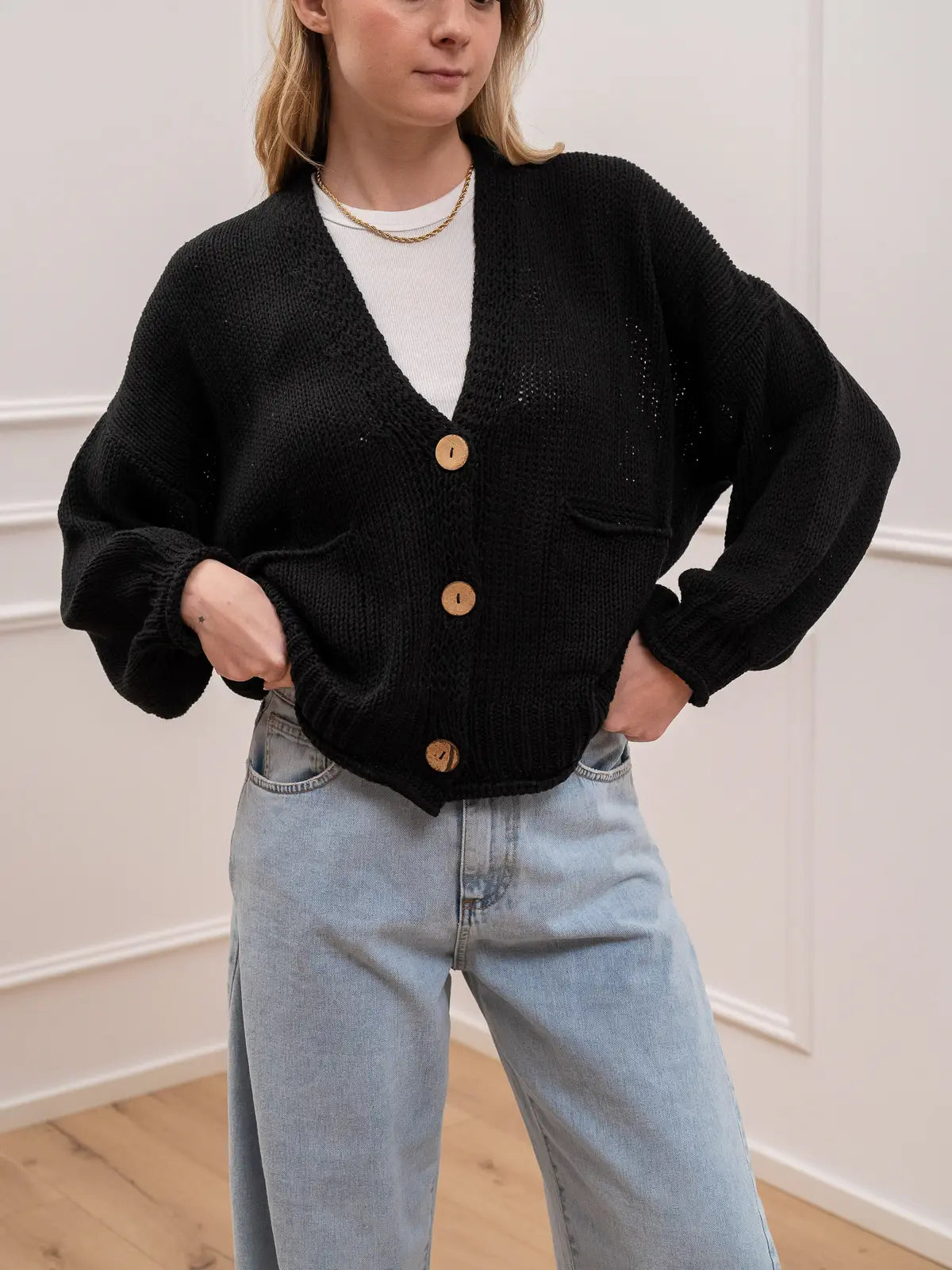 Cardigan bottoni nero bordi con ricciolo - HaveOne