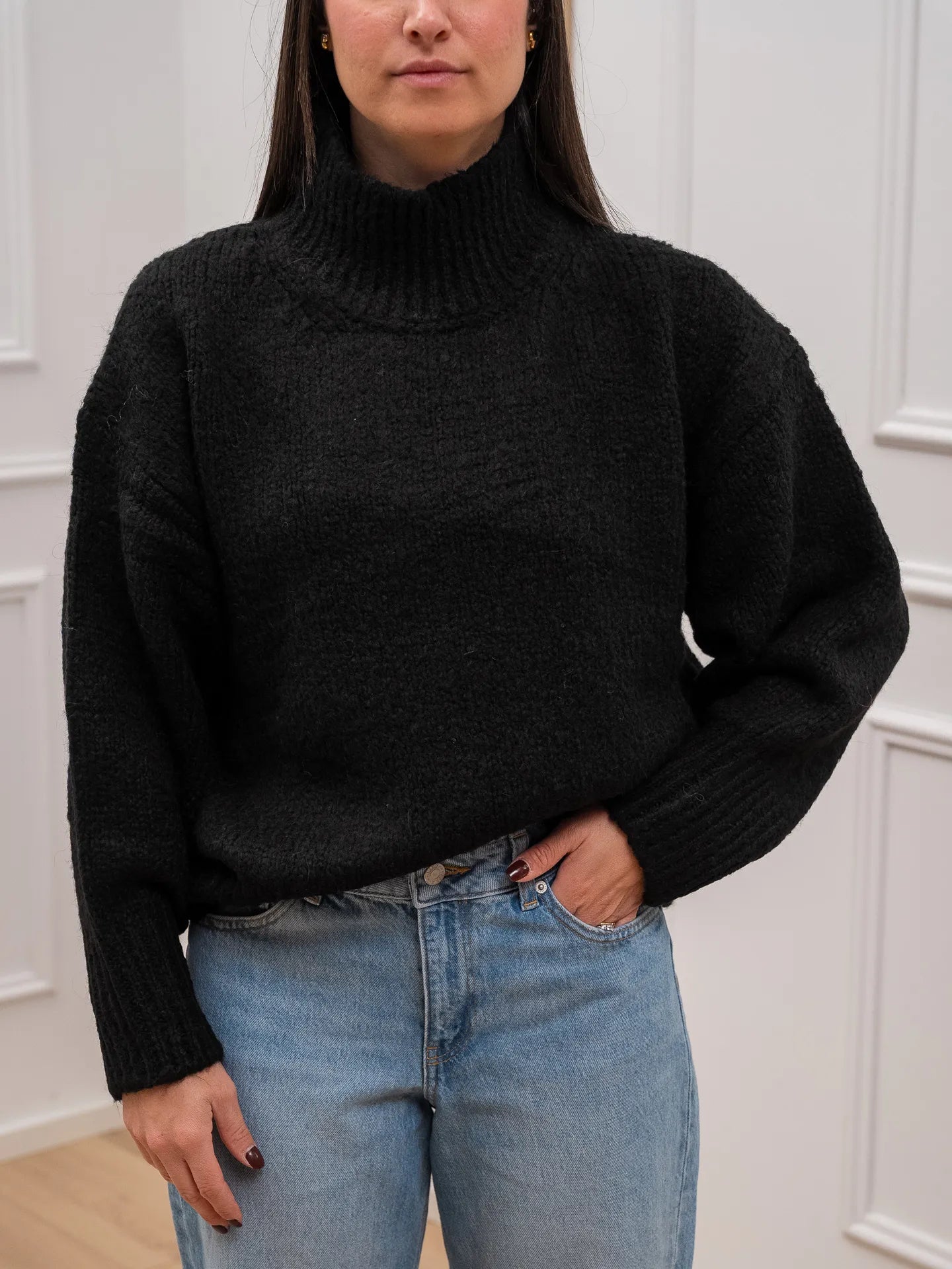 Maglia nera collo a cratere - Vicolo