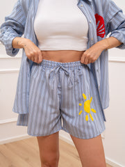 Shorts gessato celeste e blu patch Sole - Vicolo