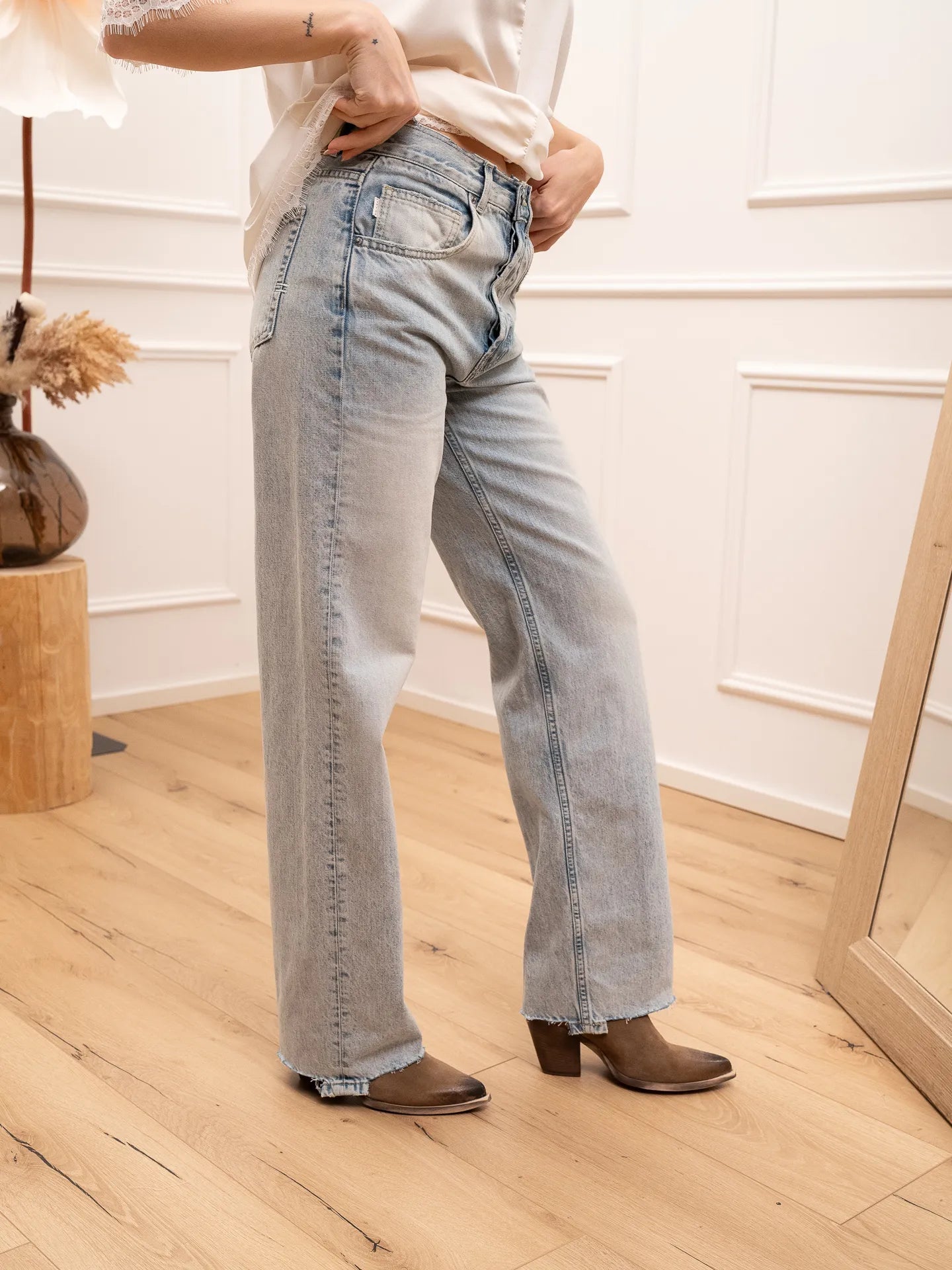 Jeans Adriana denim chiaro con rotture - Vicolo