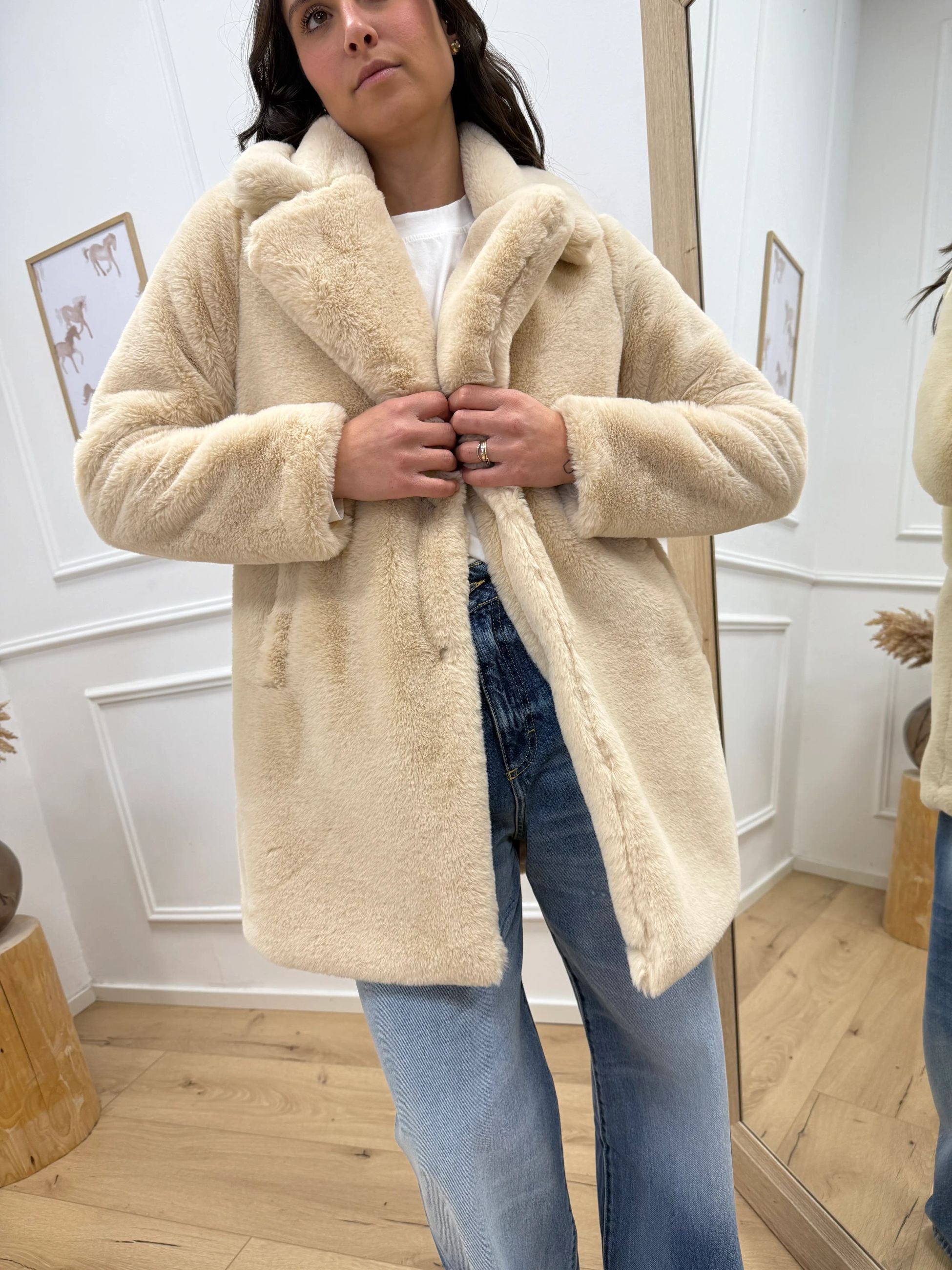 Cappotto pelliccia beige maxi collo revers - HaveOne