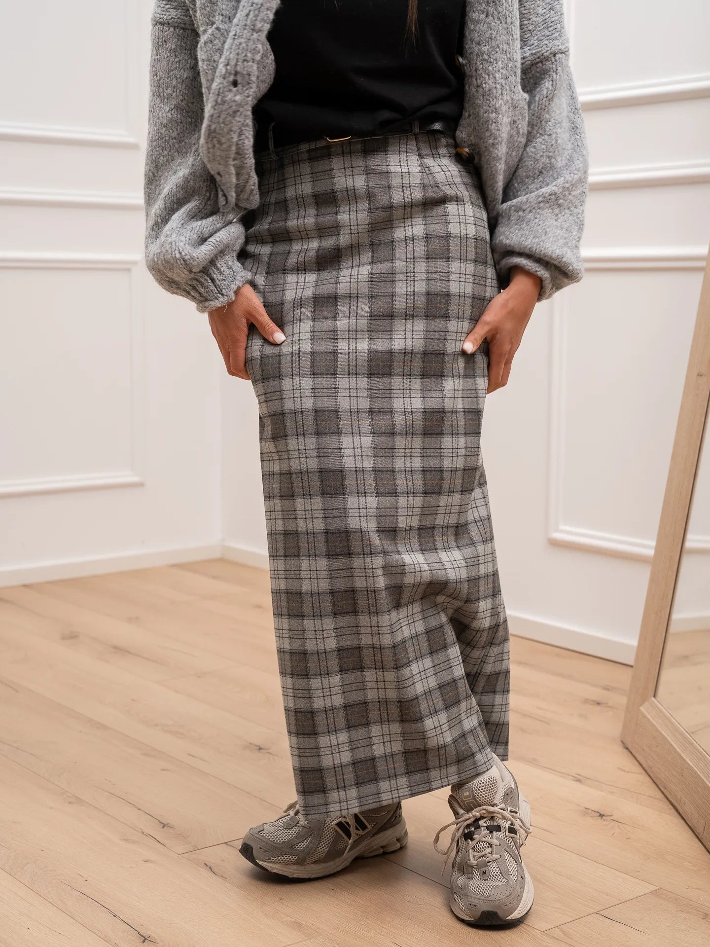 Gonna longuette check grigia chiara con cintura - HaveOne