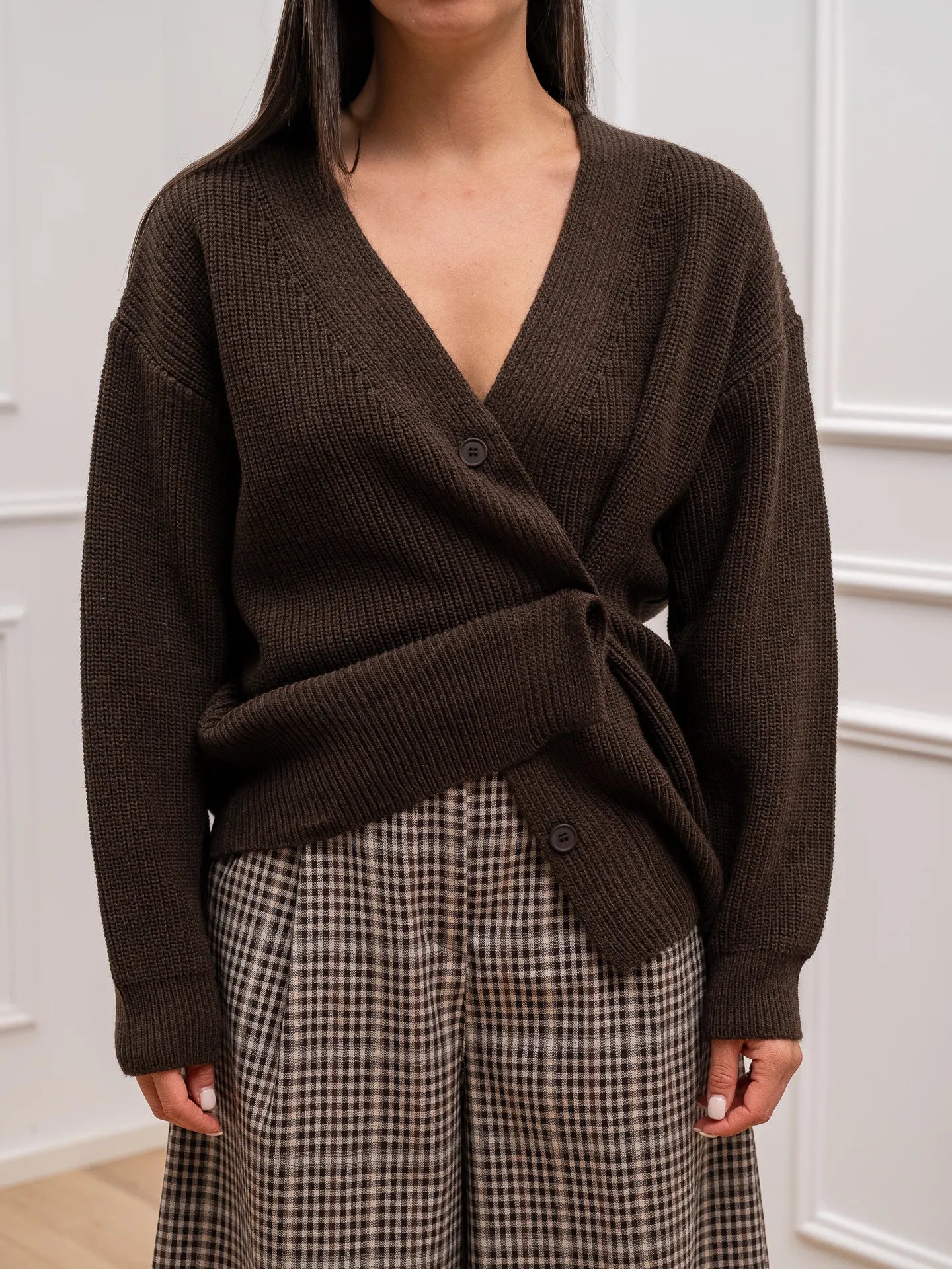 Cardigan punto pannocchia moro con bottone laterale - HaveOne