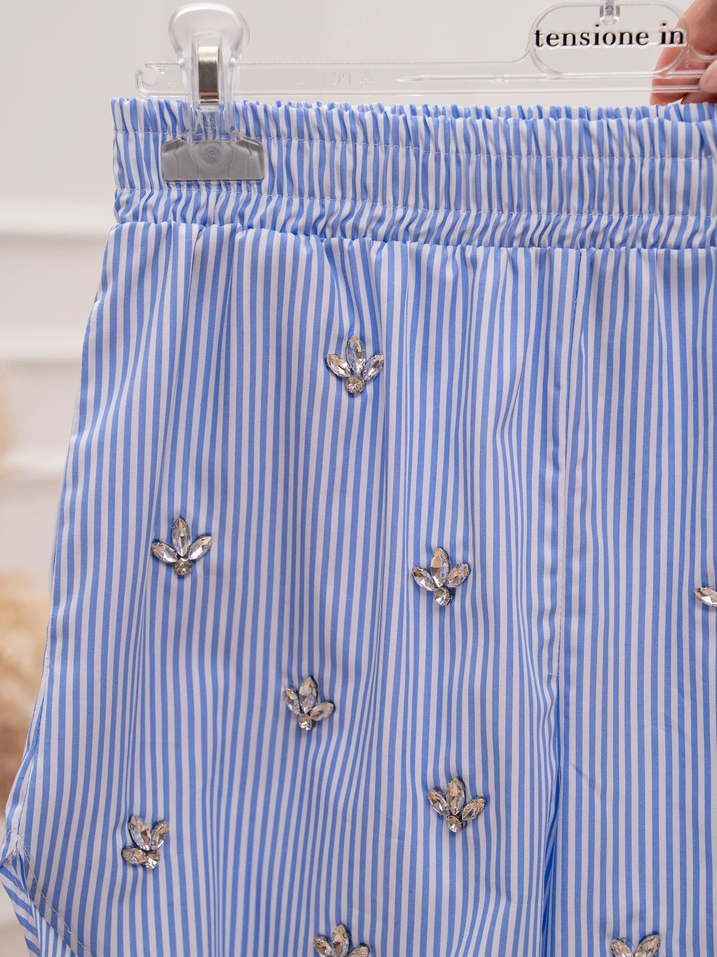 Shorts Shine rigati celesti con cabochon - Tensione In