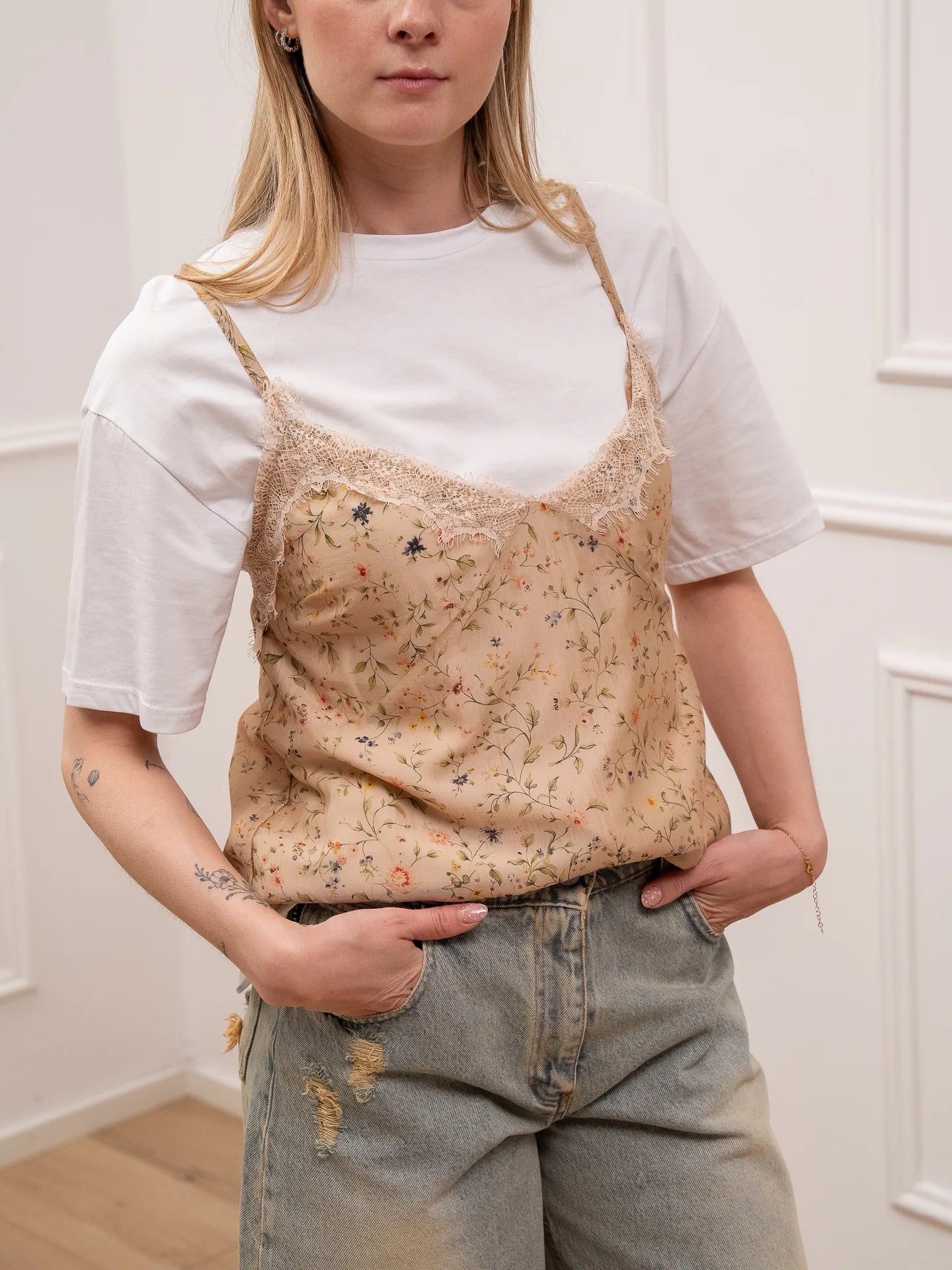 T shirt bianca con top floreale - HaveOne