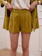 Shorts senape in lino con pinces - SoAllure