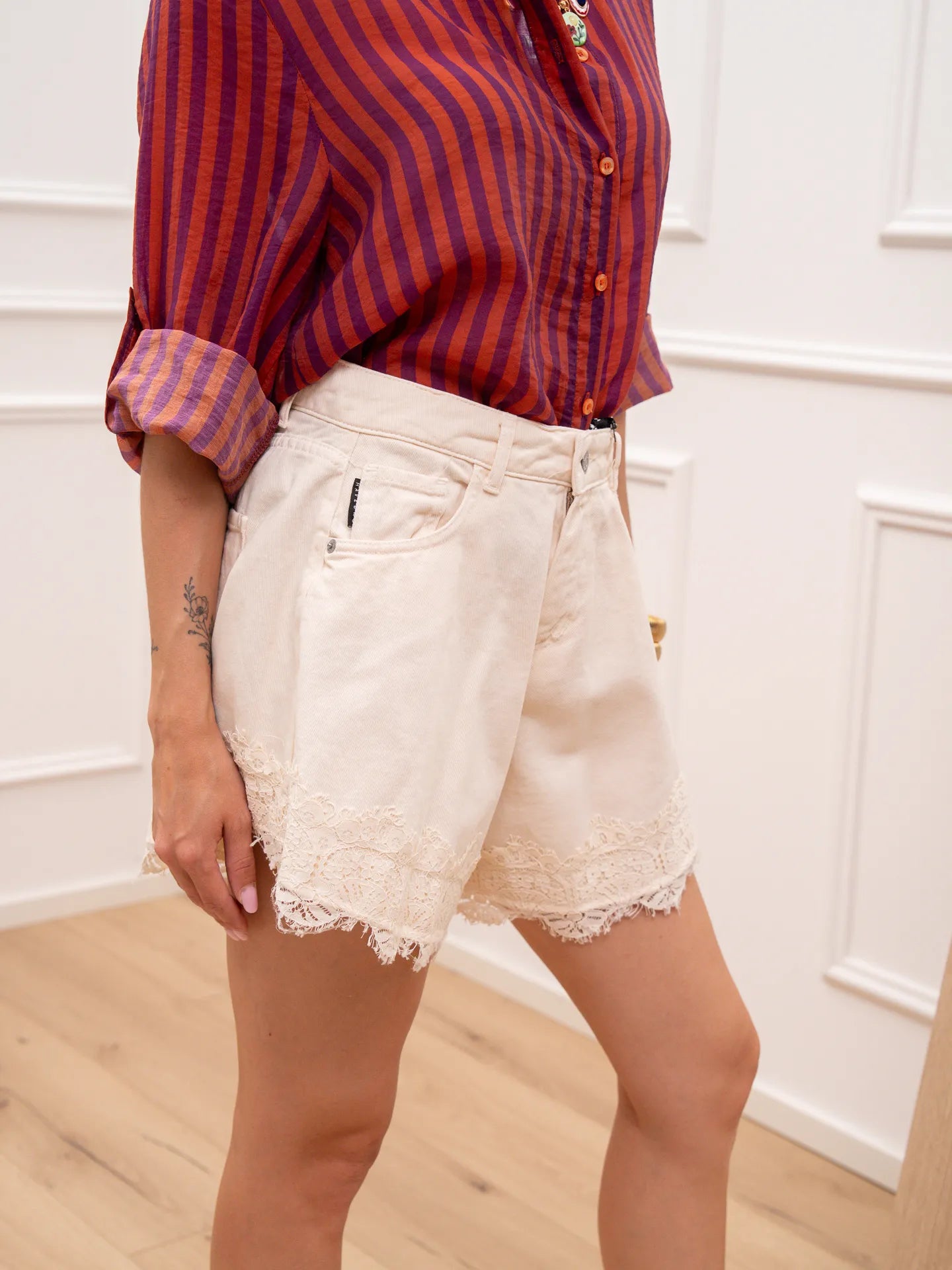 Shorts farfalla burro con pizzo sul fondo - HaveOne