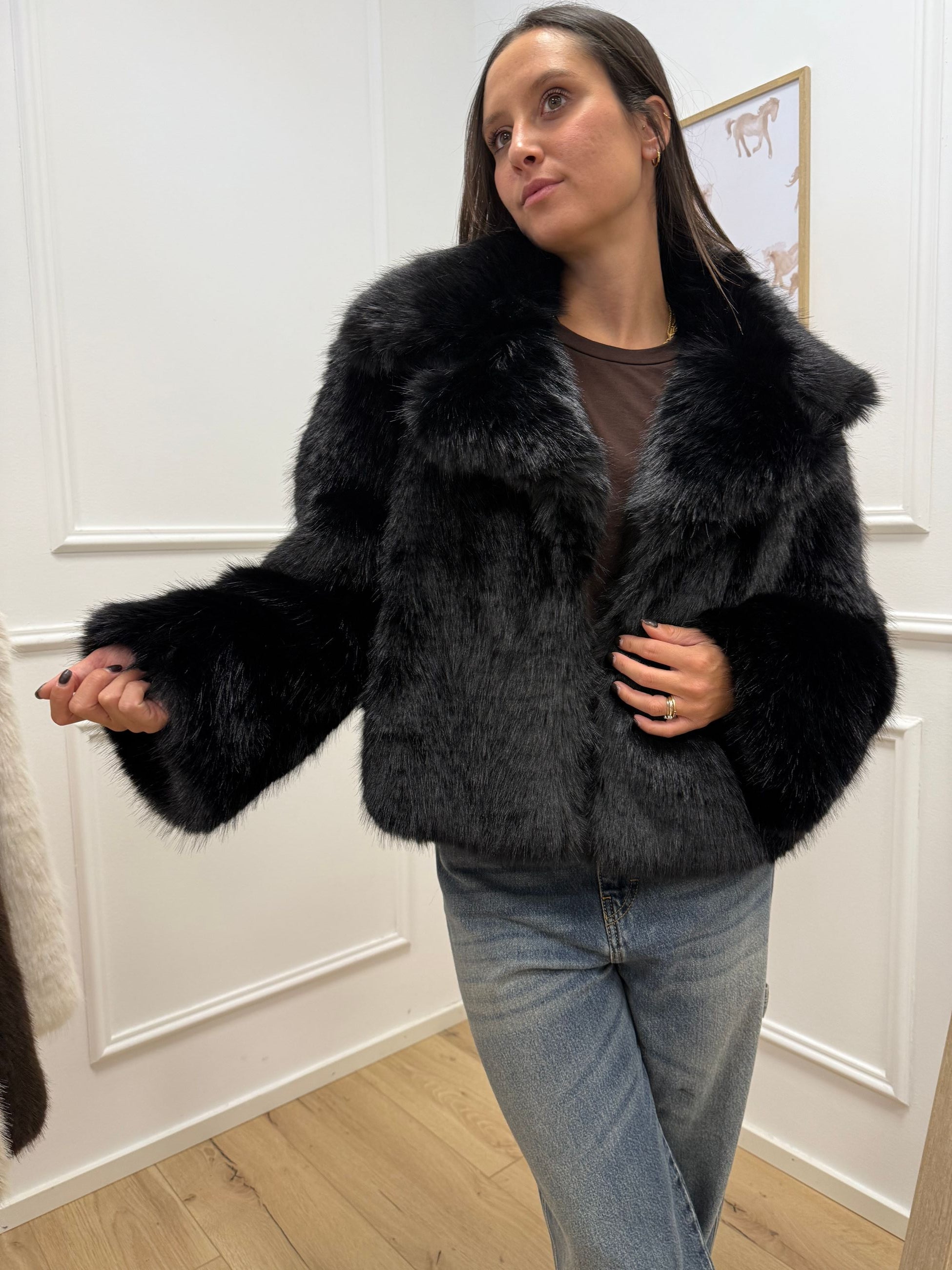 Pelliccia Sissy nera crop - HaveOne