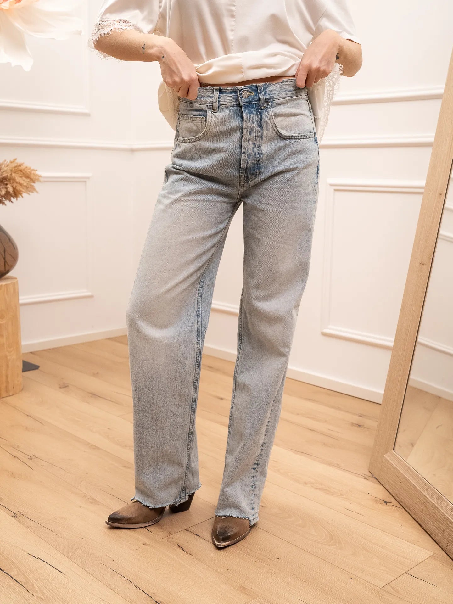 Jeans Adriana denim chiaro con rotture - Vicolo