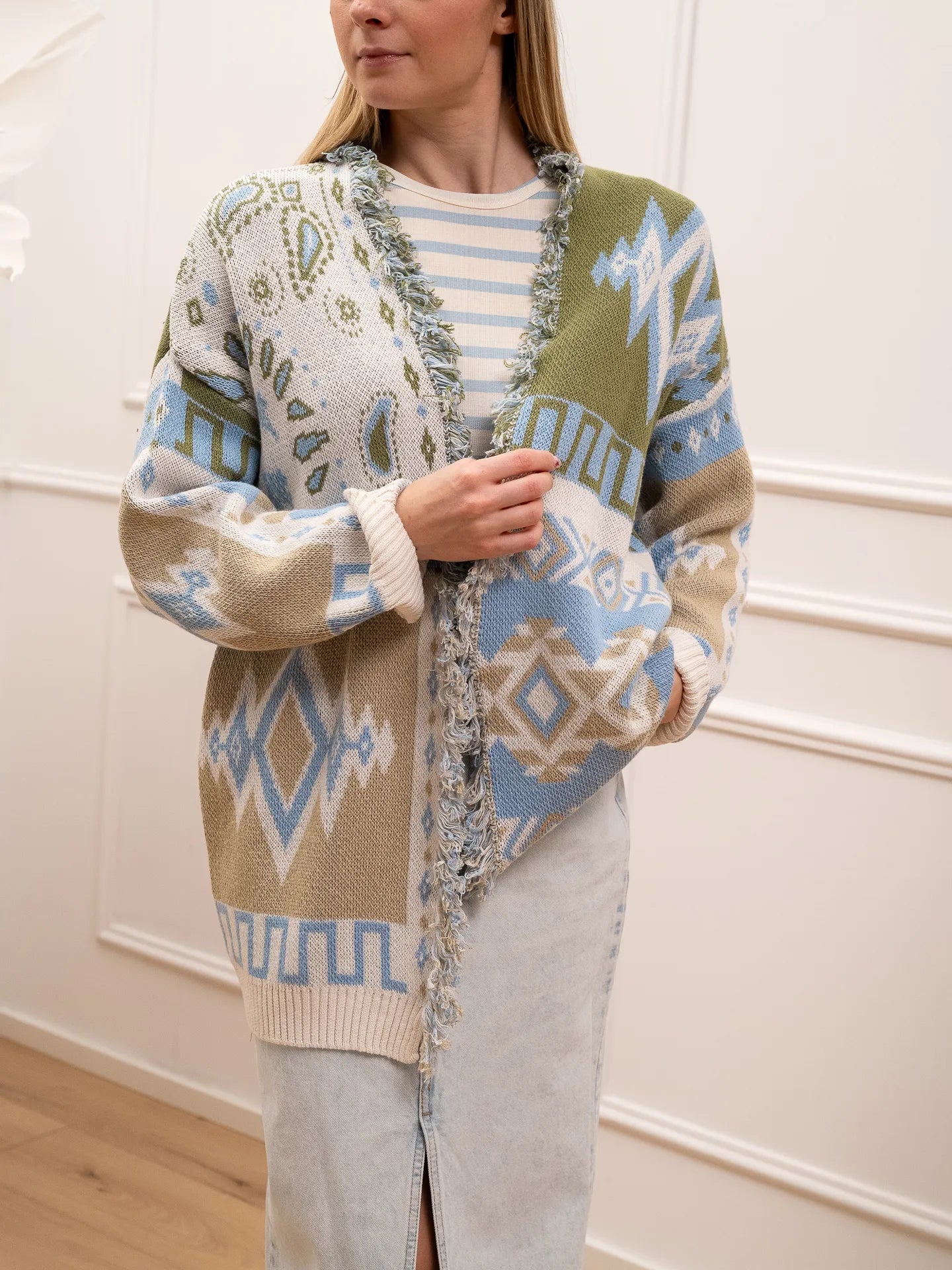 Cardigan patchwork latte, celeste e sabbia sfrangiato - HaveOne